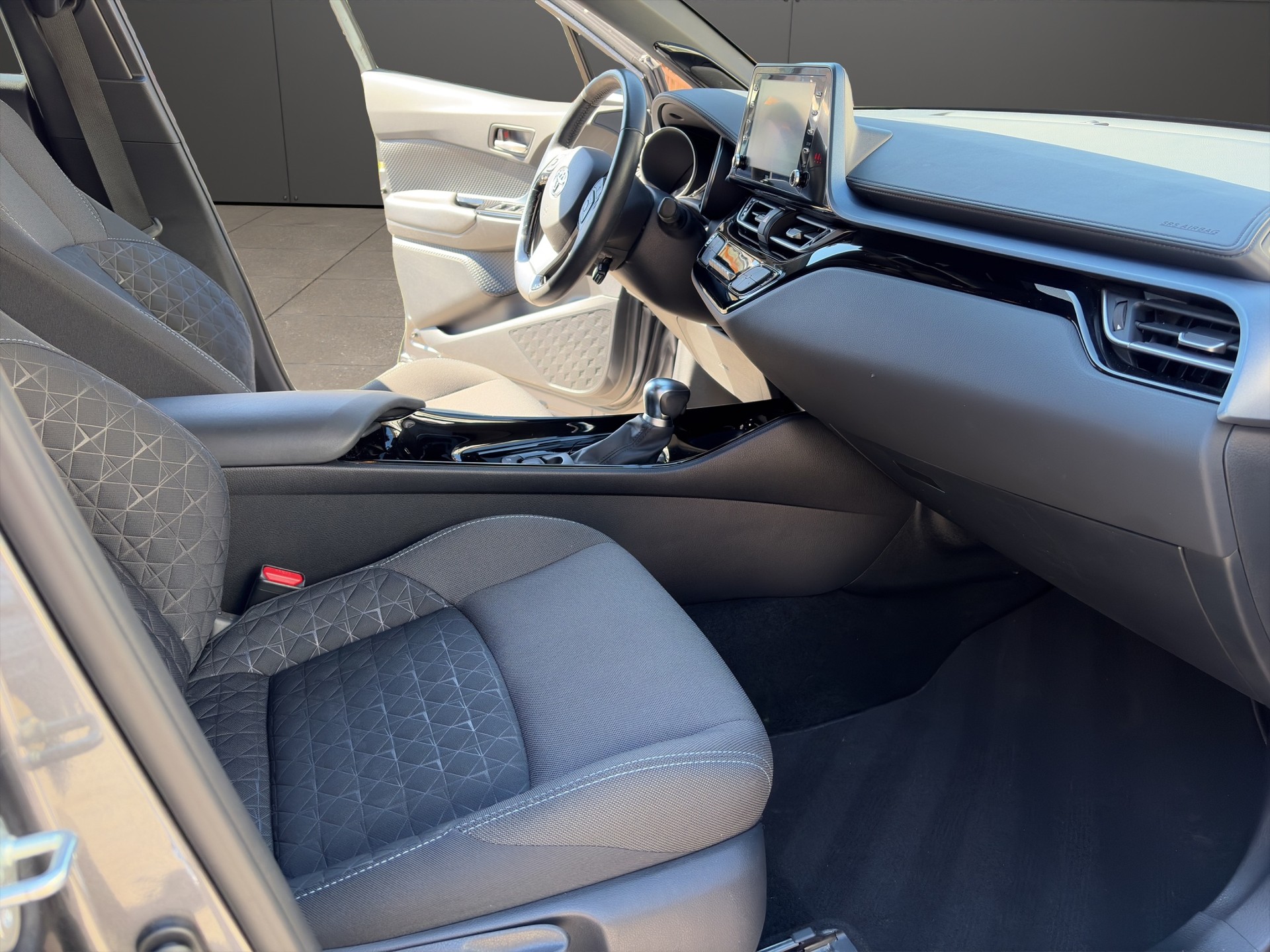 TOYOTA C-HR 1.8 HSD CVT Comfort-image-12