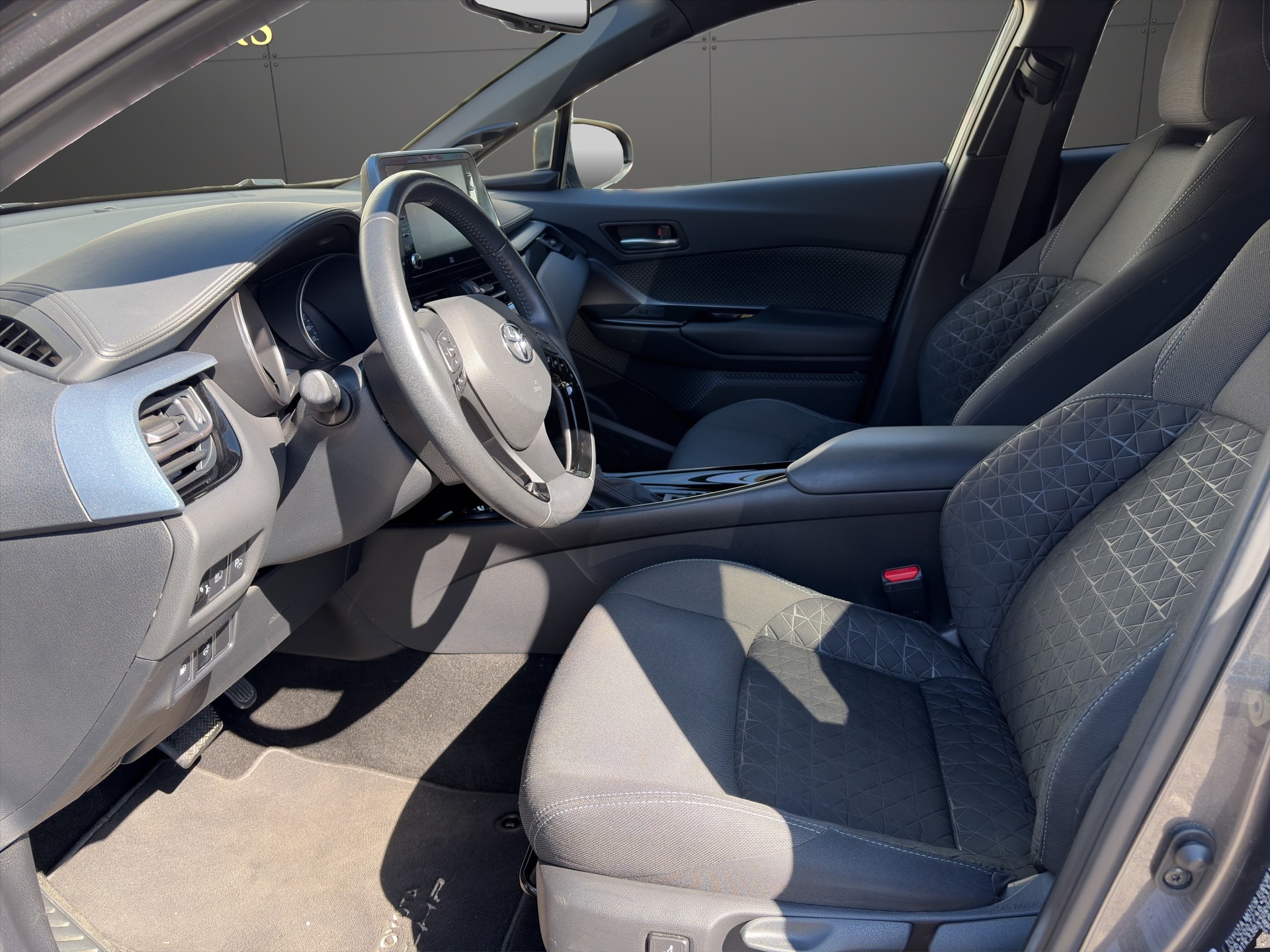 TOYOTA C-HR 1.8 HSD CVT Comfort-image-10