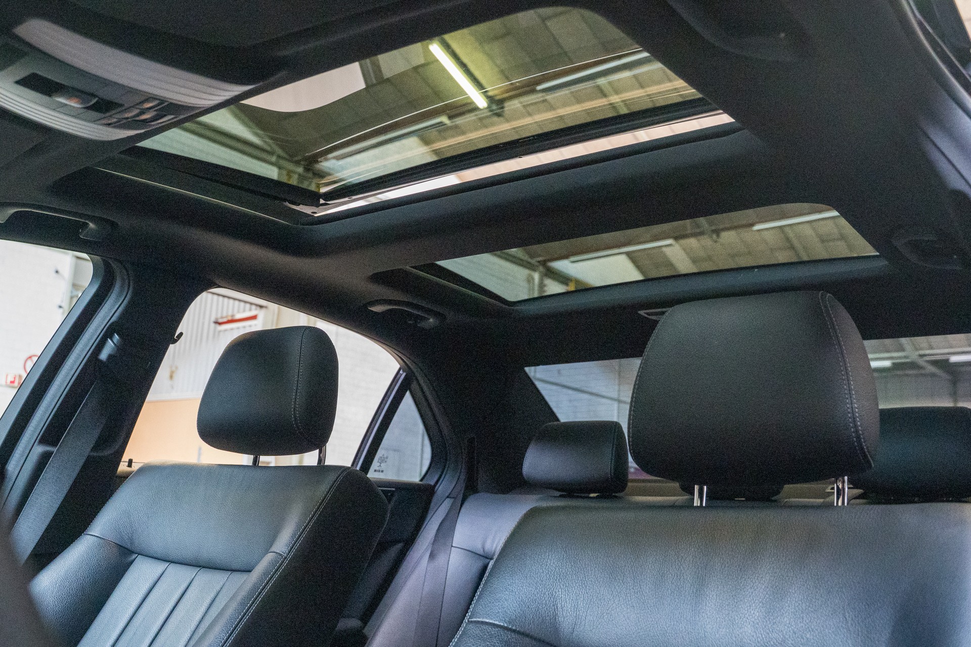 MERCEDES-BENZ E 350 BlueTEC Avantgarde 4Matic 7G-Tronic-image-12