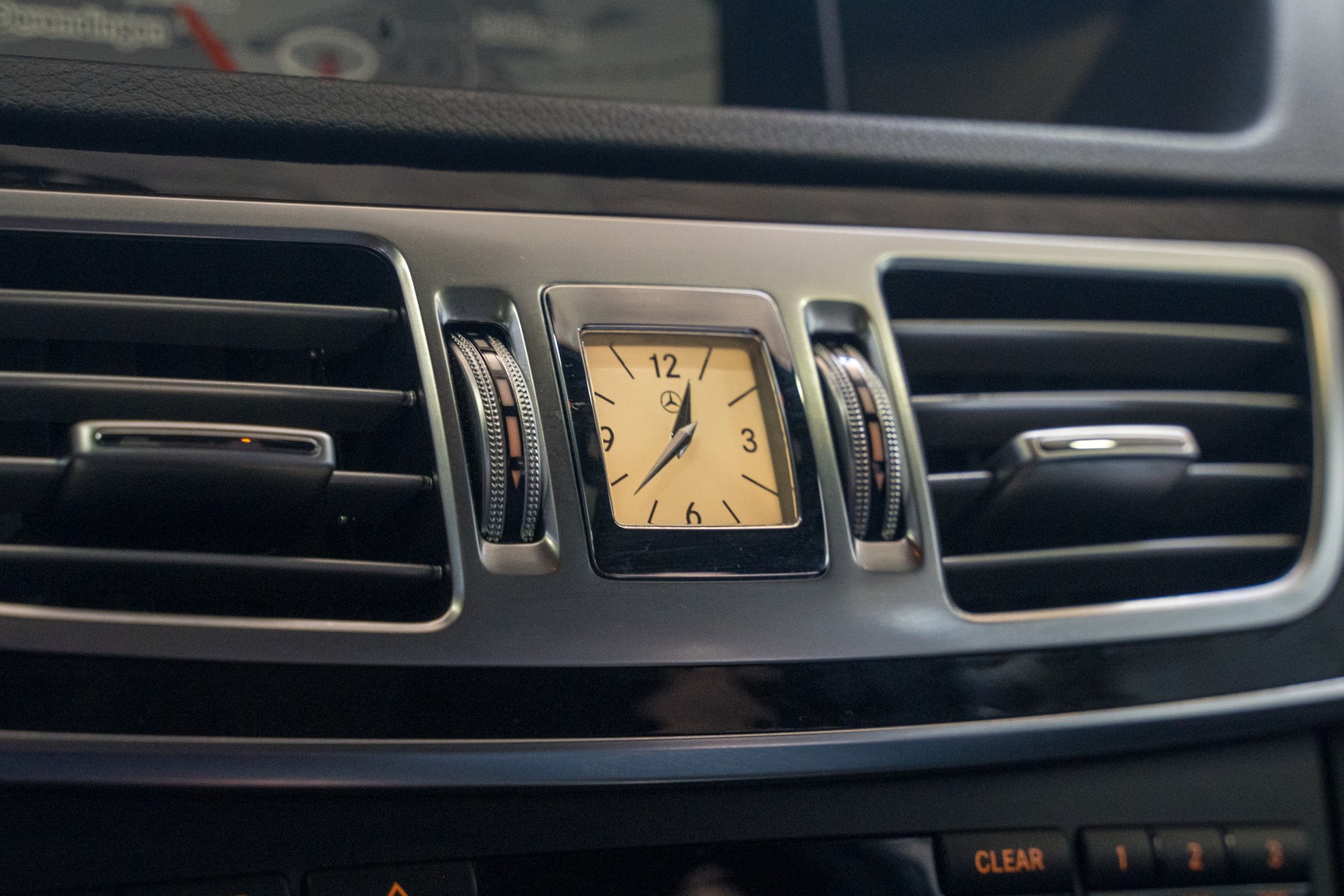 MERCEDES-BENZ E 350 BlueTEC Avantgarde 4Matic 7G-Tronic-image-14