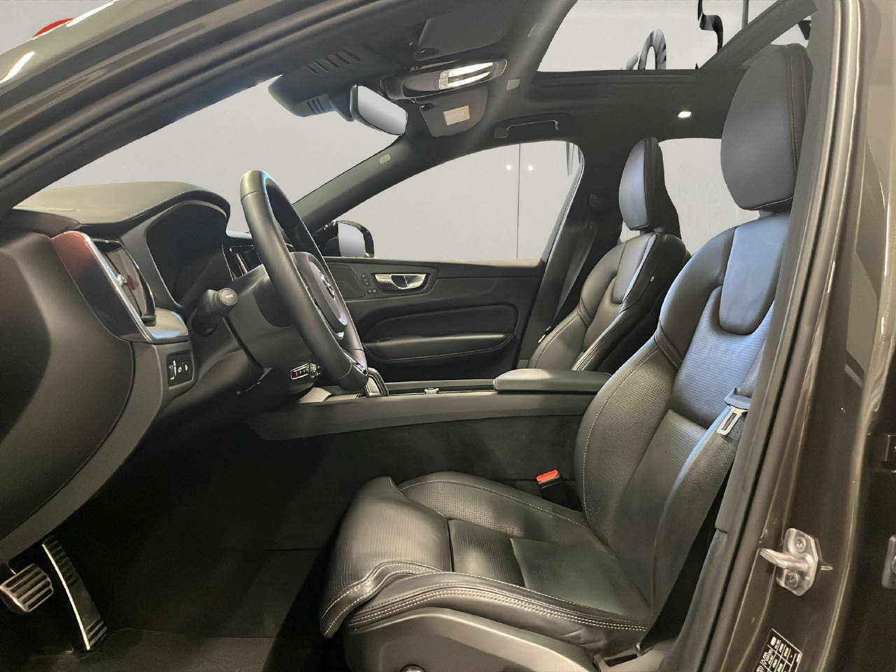 VOLVO XC60 2.0 T8 TE R-Design eAWD-image-6