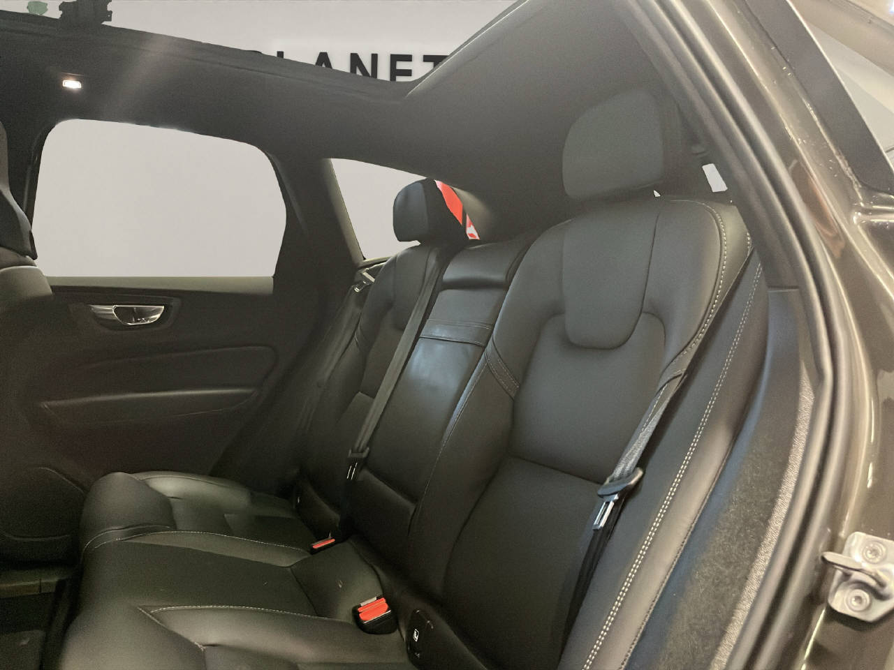VOLVO XC60 2.0 T8 TE R-Design eAWD-image-7