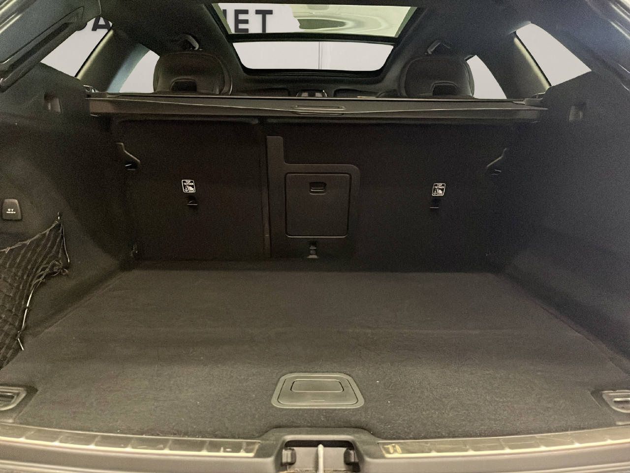 VOLVO XC60 2.0 T8 TE R-Design eAWD-image-12
