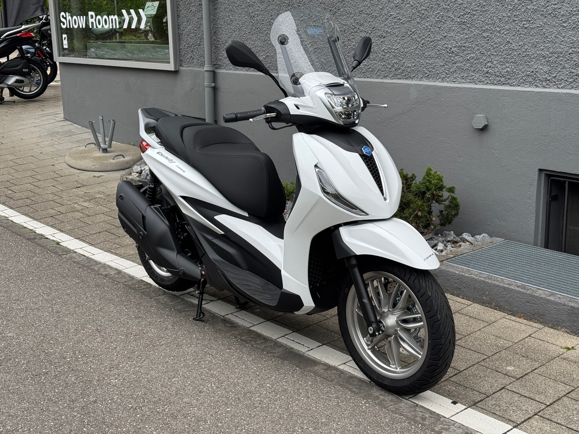 PIAGGIO Beverly 400 E5+-showroom-element-1