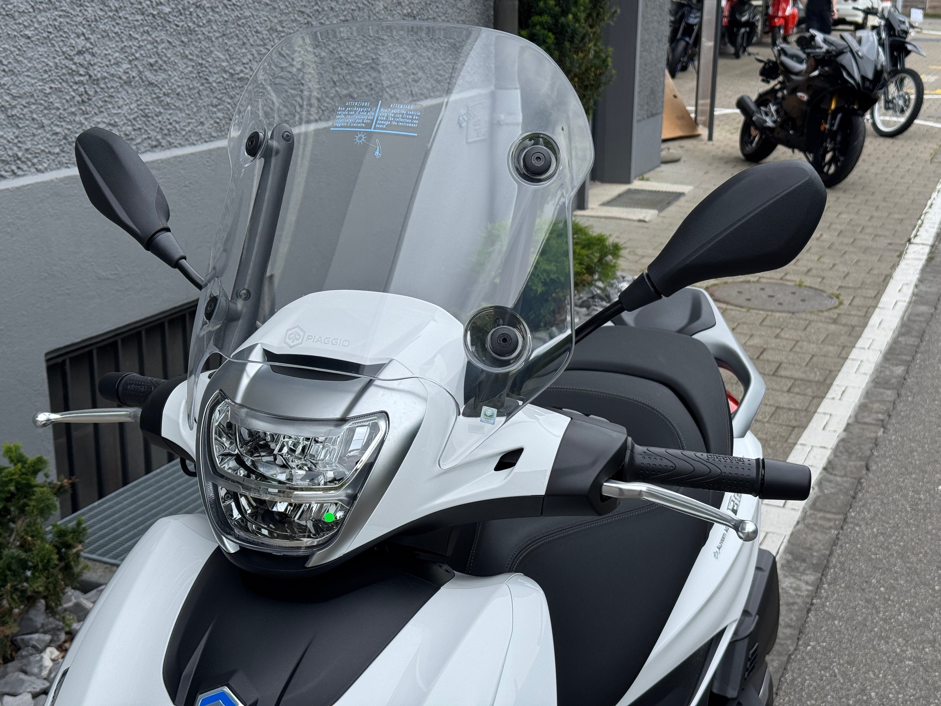PIAGGIO Beverly 400 E5+-showroom-element-3