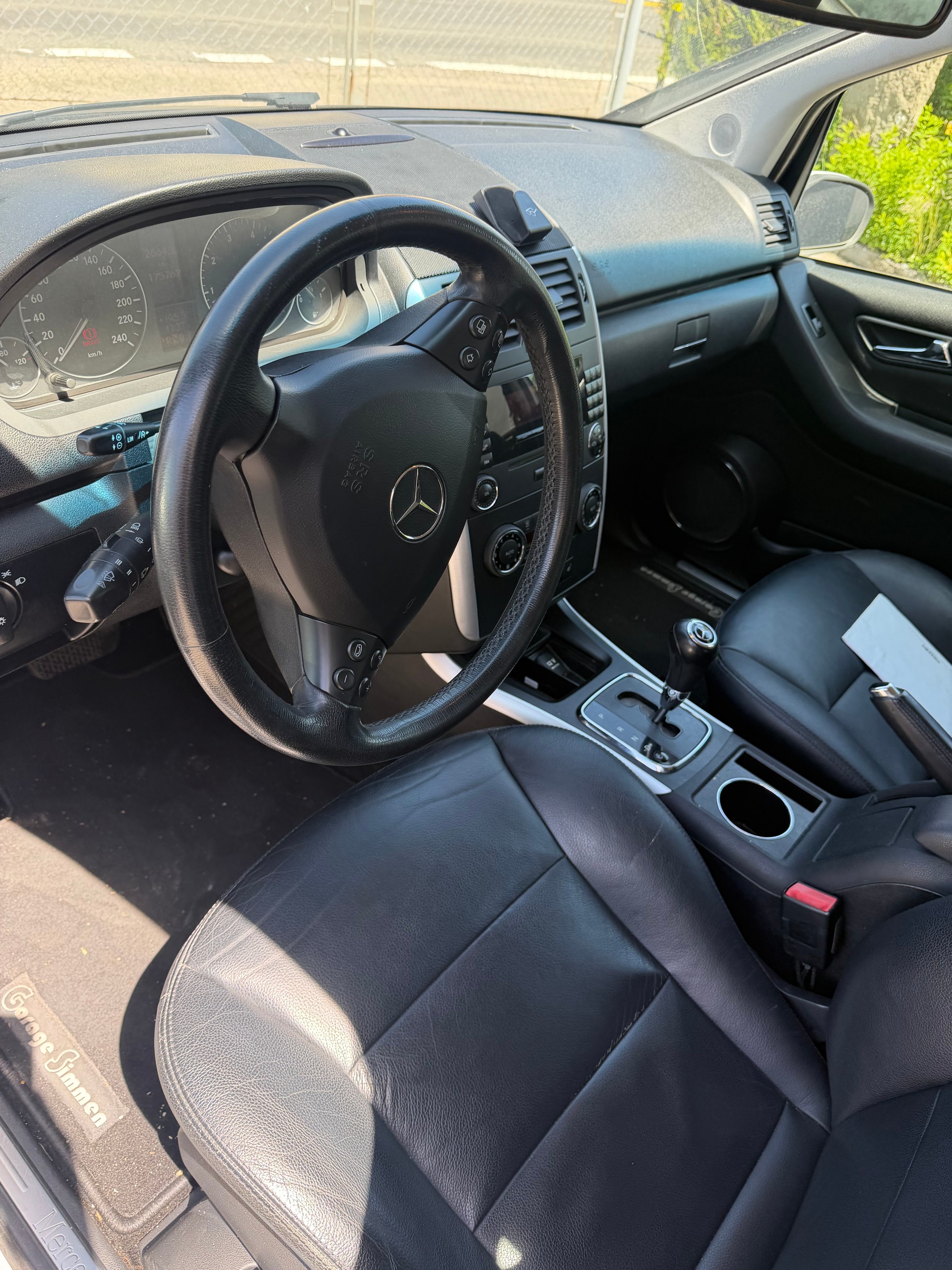 MERCEDES-BENZ A 200 T Avantgarde-image-8