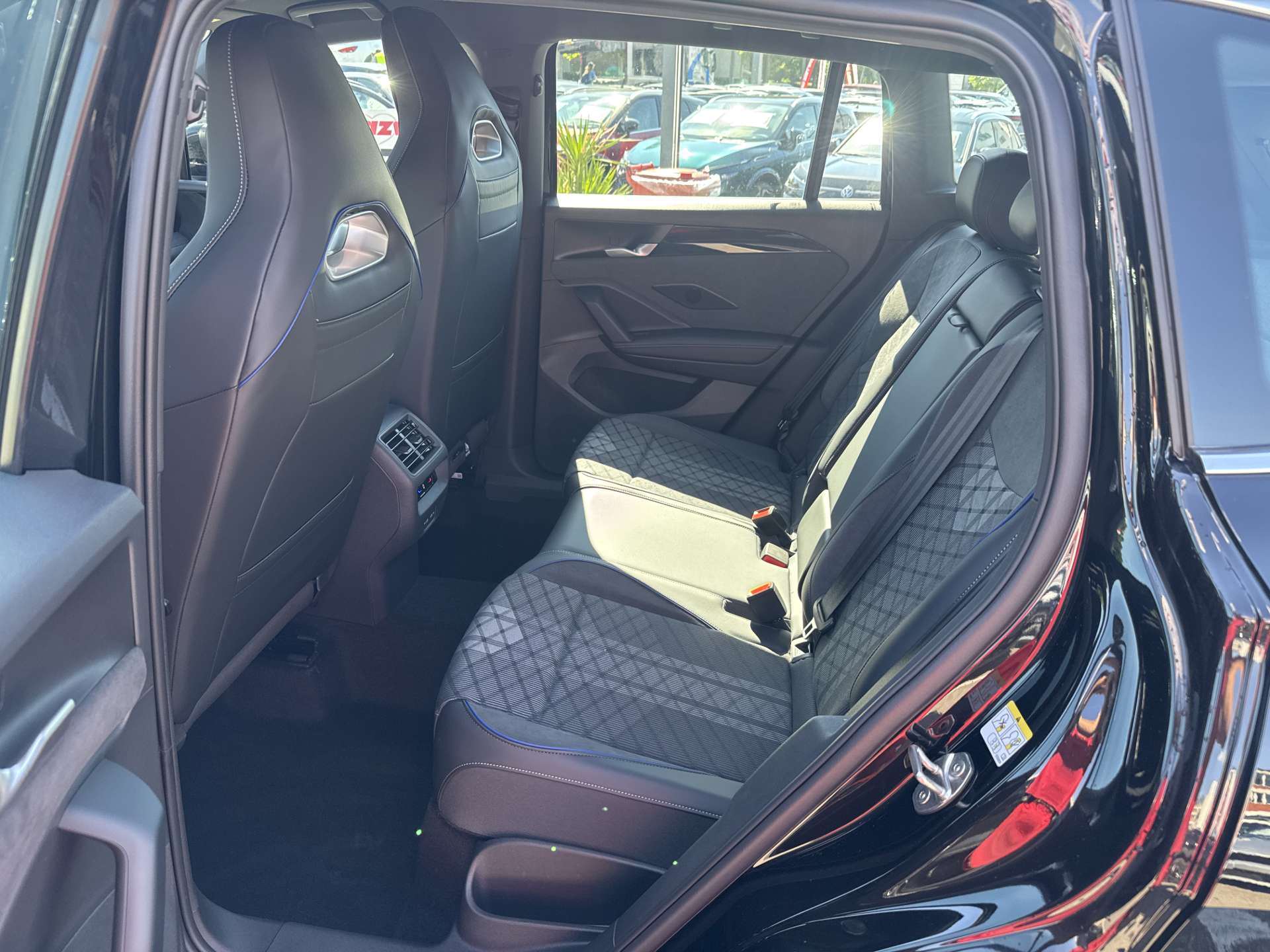 VW Tiguan 1.5 TSi evo2 mHEV R-Line DSG-Automat-image-6
