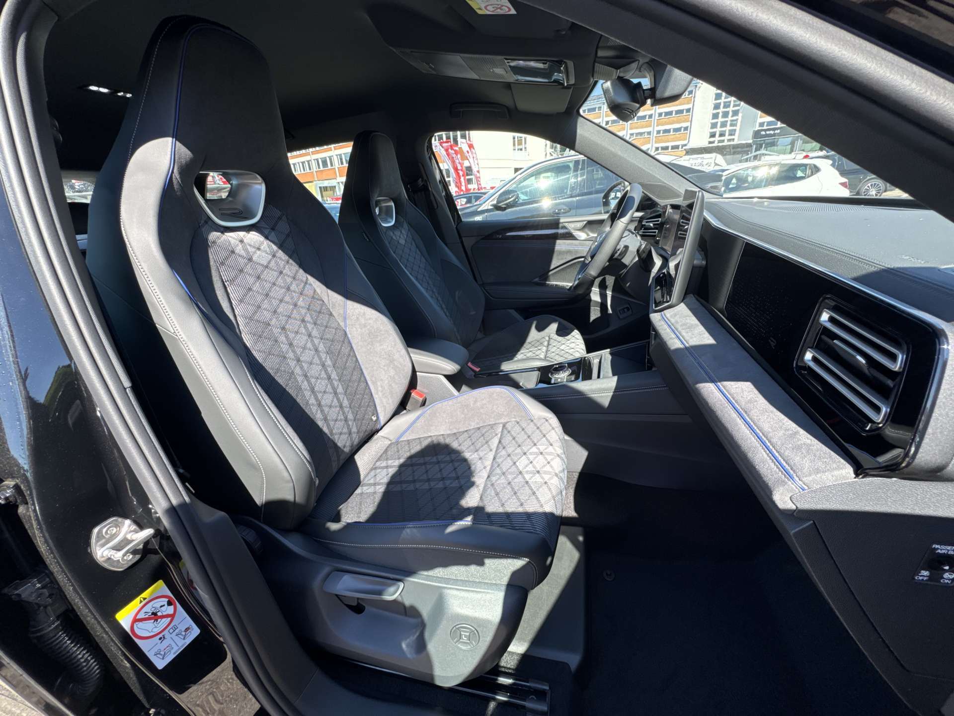 VW Tiguan 1.5 TSi evo2 mHEV R-Line DSG-Automat-image-12