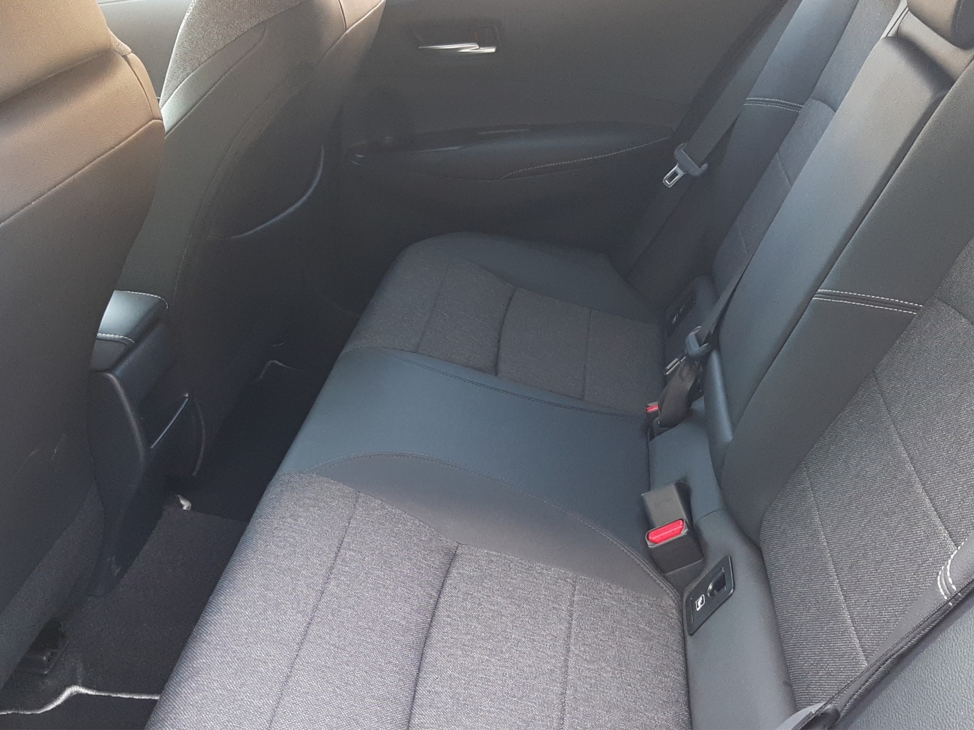 TOYOTA Corolla 1.8 HSD Trend-image-10
