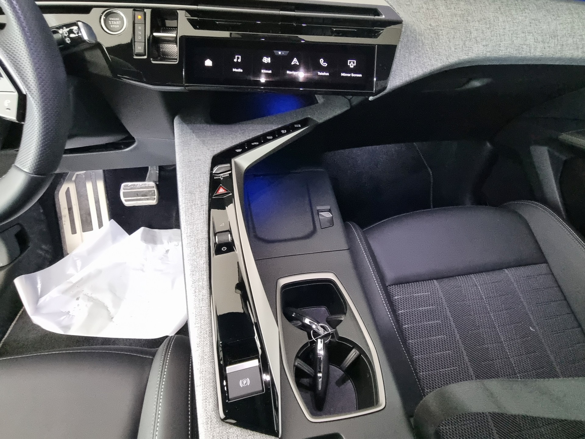 PEUGEOT 5008 145 Hybrid GT 7-Plätzer-image-9