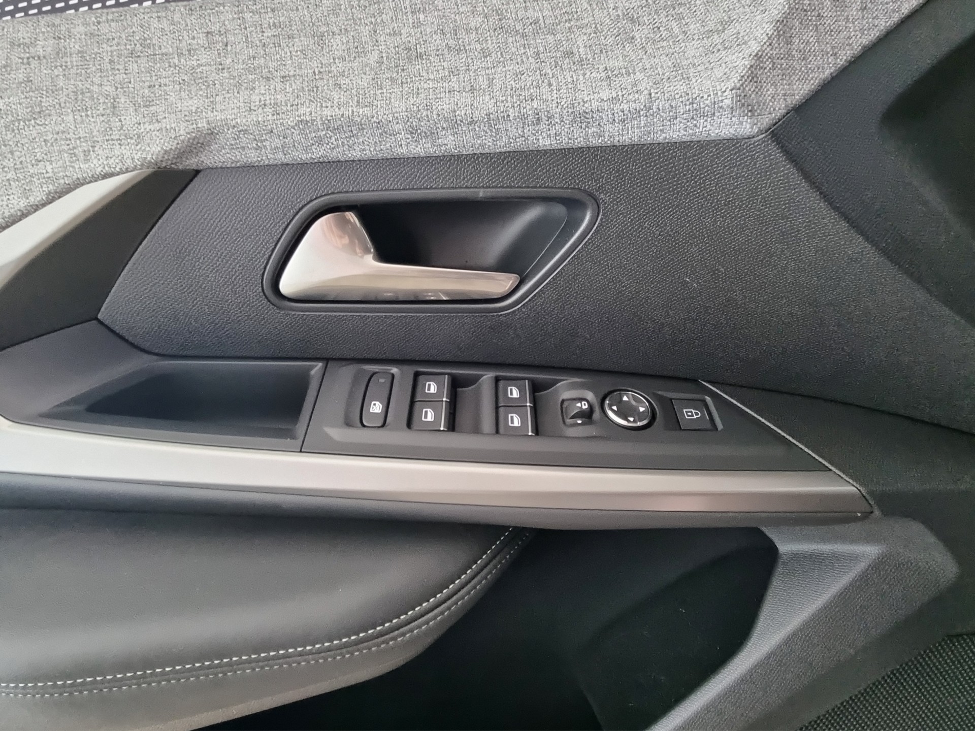 PEUGEOT 5008 145 Hybrid GT 7-Plätzer-image-11