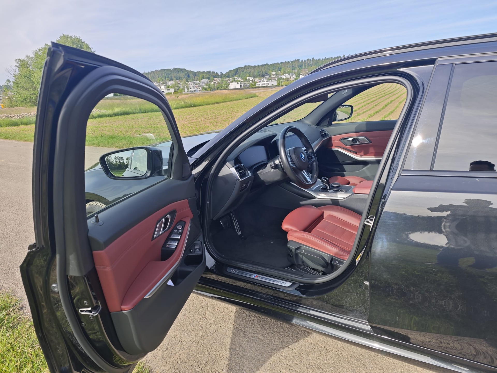 BMW 330e xDrive-image-3