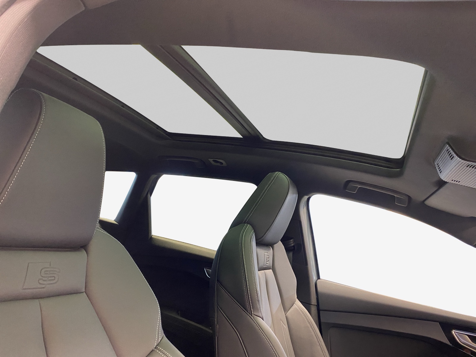 AUDI Q4 e-tron 50 quattro-image-14