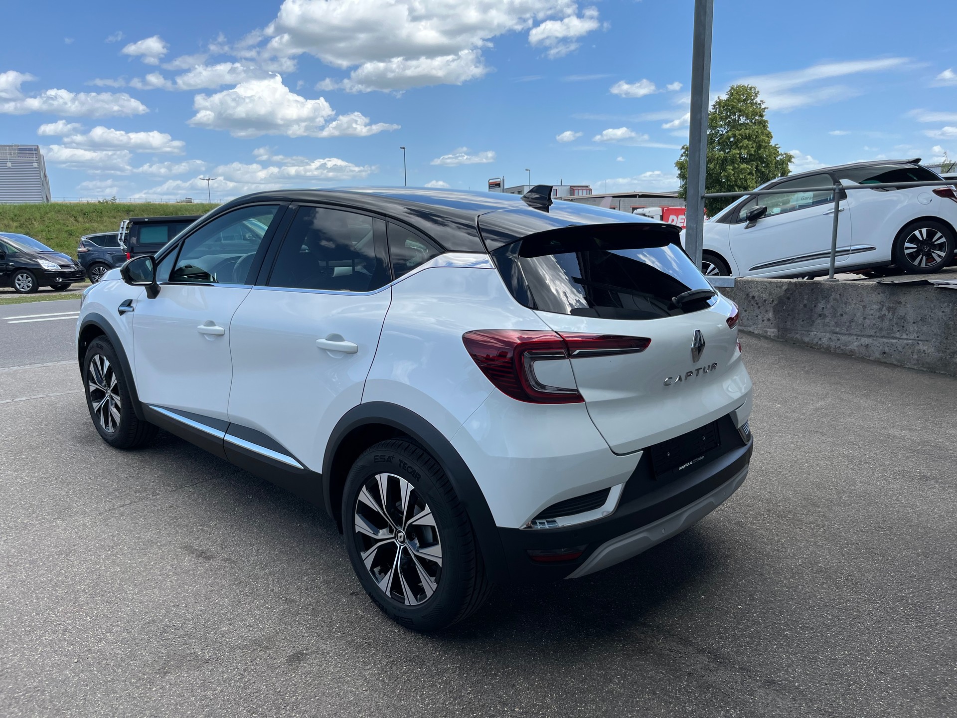 RENAULT Captur 1.3 TCe Techno EDC+++FORTLAUFENDE GARANTIE+++-image-1