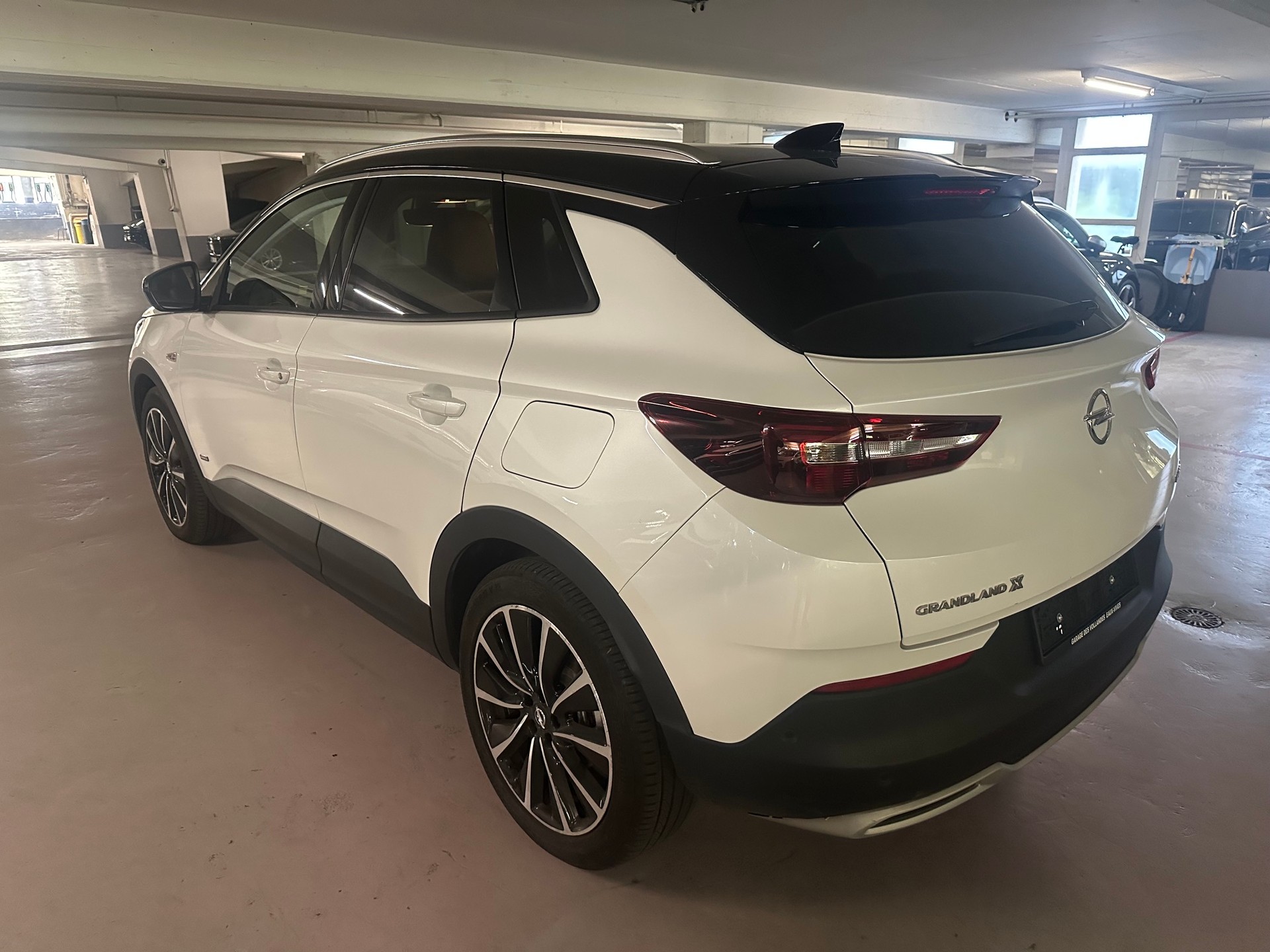 OPEL Grandland X 1.6 Hybrid4 Excellence Automatik-image-2
