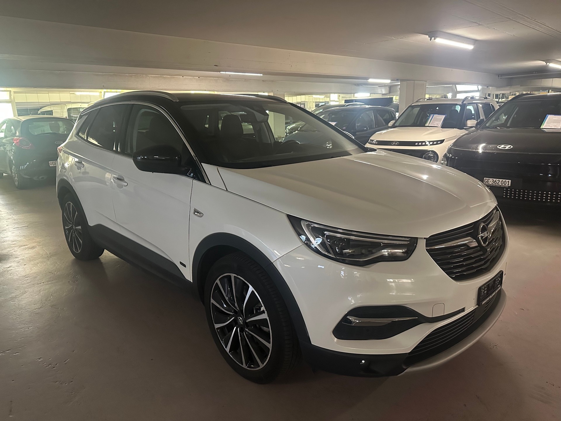 OPEL Grandland X 1.6 Hybrid4 Excellence Automatik-image-6