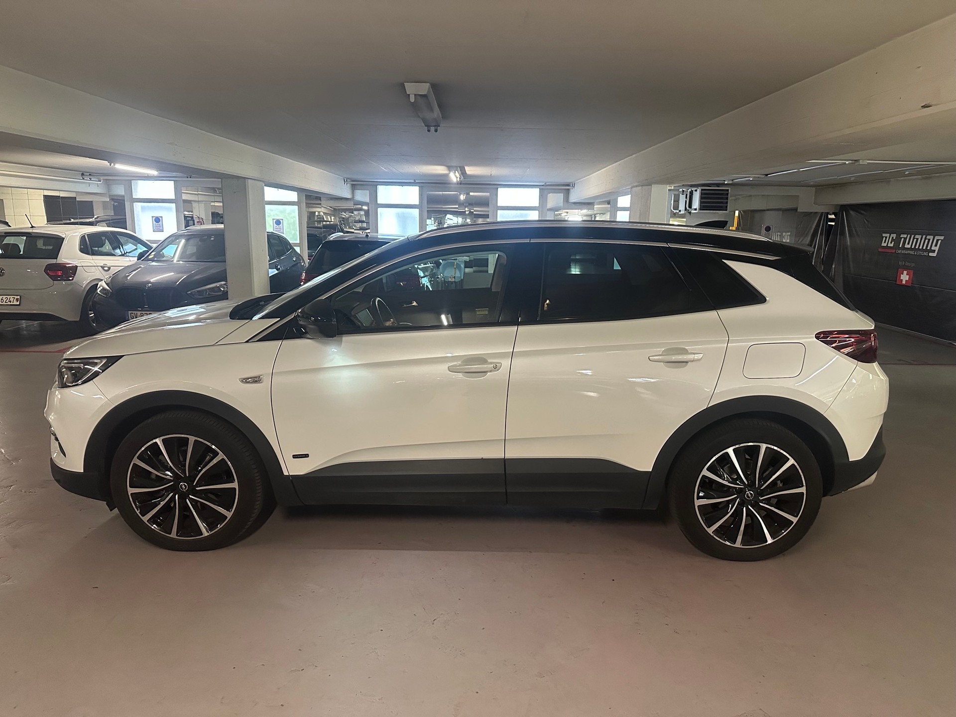 OPEL Grandland X 1.6 Hybrid4 Excellence Automatik-image-1