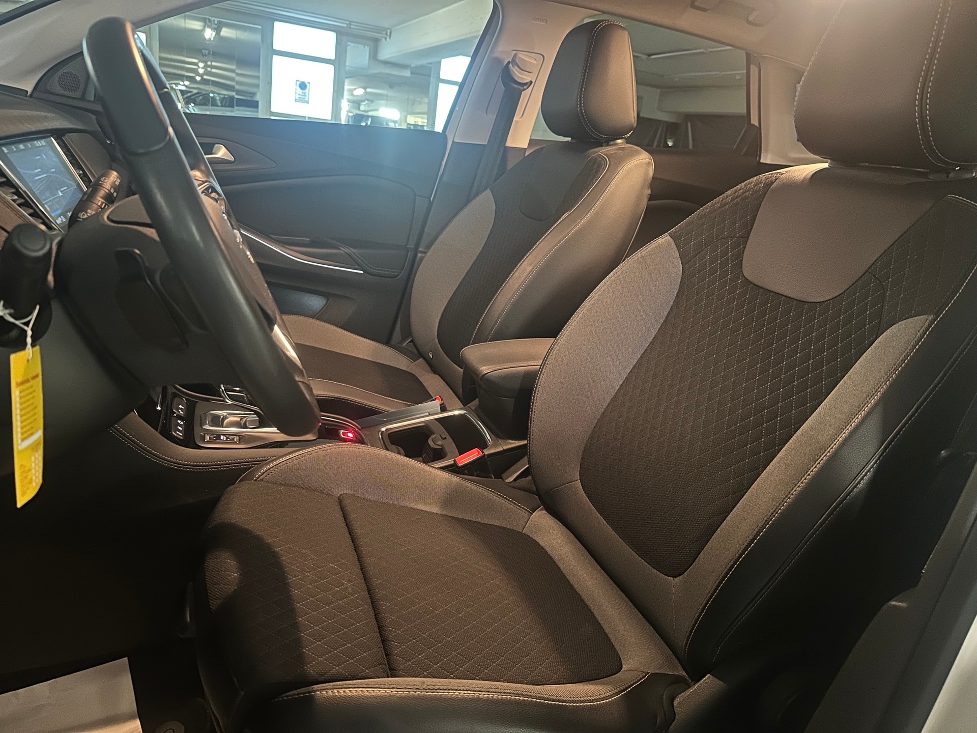 OPEL Grandland X 1.6 Hybrid4 Excellence Automatik-image-9