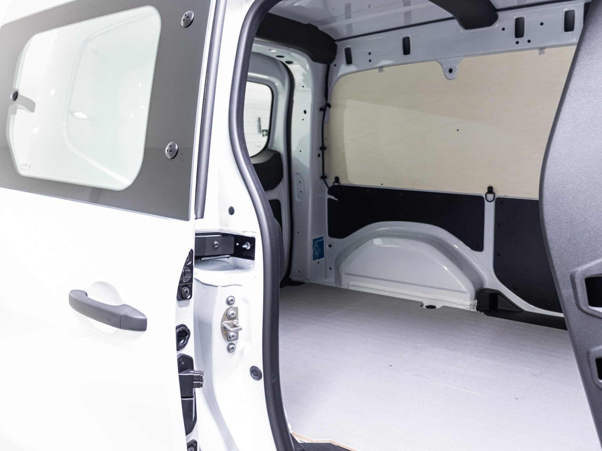 MERCEDES-BENZ eCitan Kasten BASE Standard-image-11