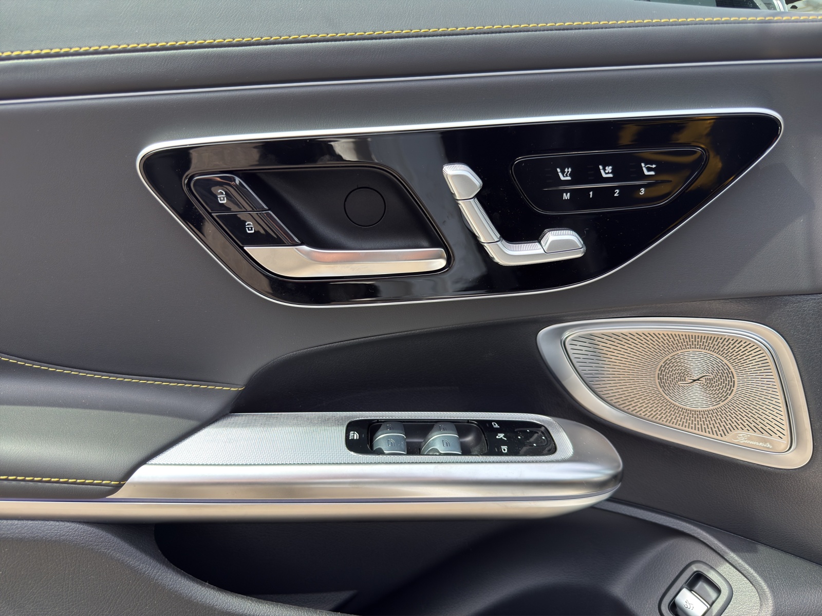MERCEDES-BENZ CLE AMG 53 Cabrio 4Matic+ 9G-Tronic-image-12