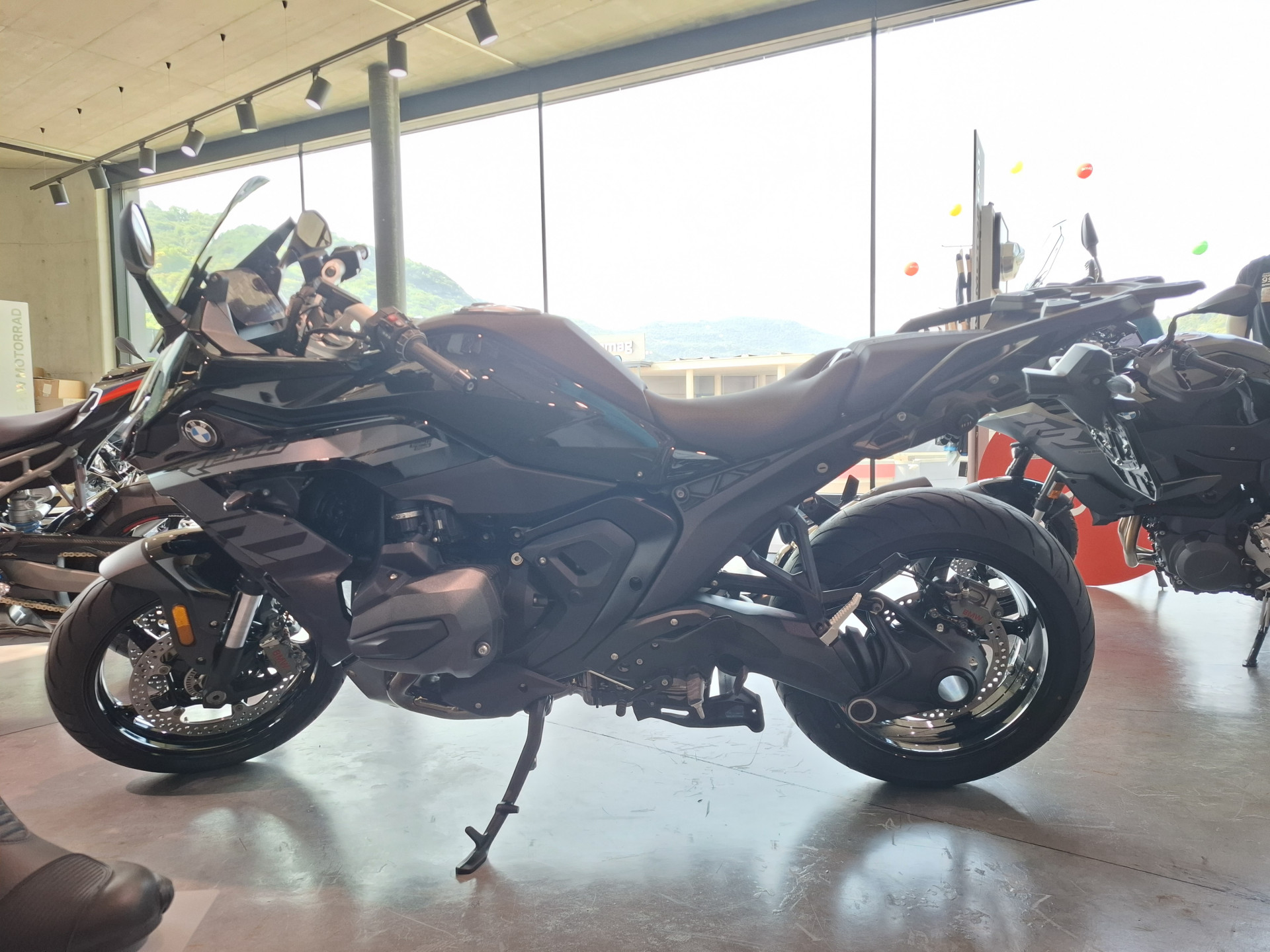 BMW R 1300 RS Triple Black-showroom-element-3