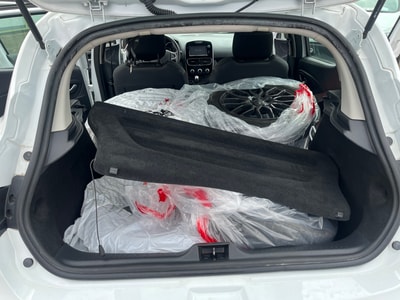 RENAULT Clio 1.2 16V T Swiss Edition-image-8