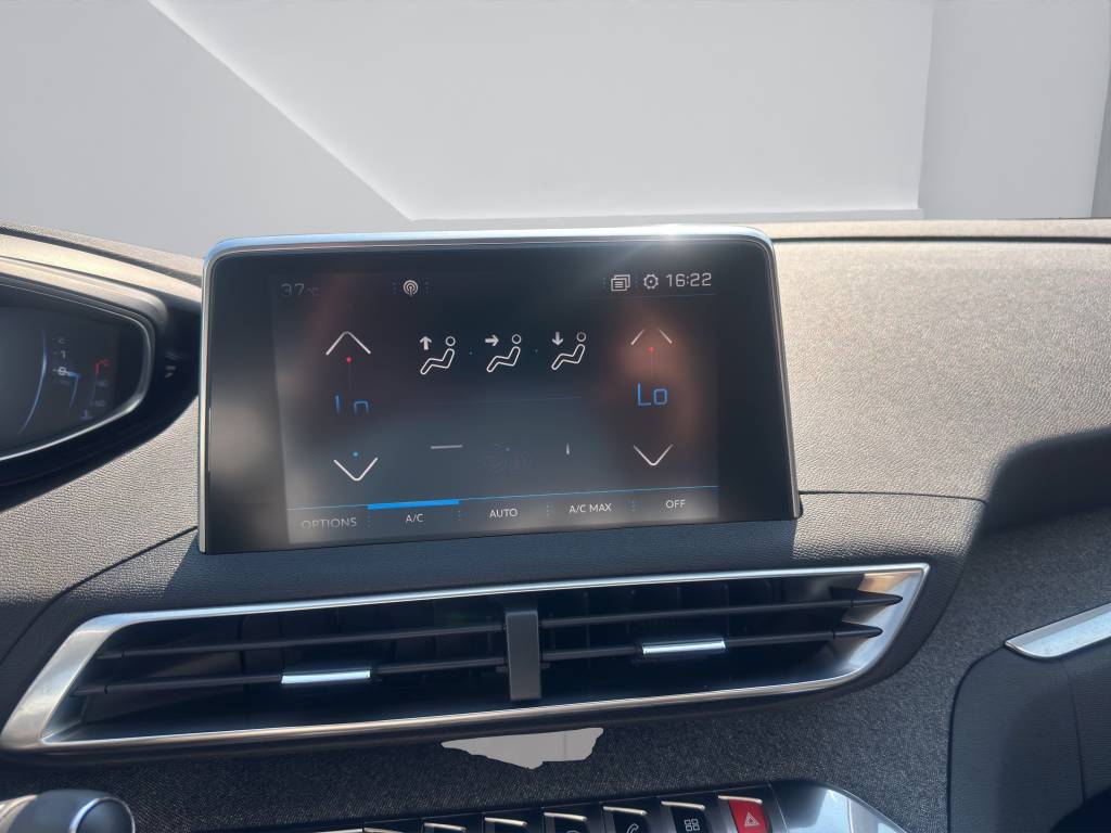 PEUGEOT 3008 1.2 PureTech Allure EAT-image-6