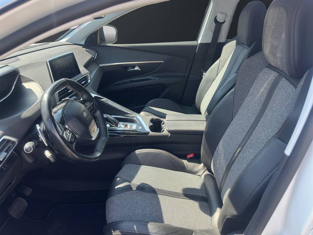 PEUGEOT 3008 1.2 PureTech Allure EAT-image-7