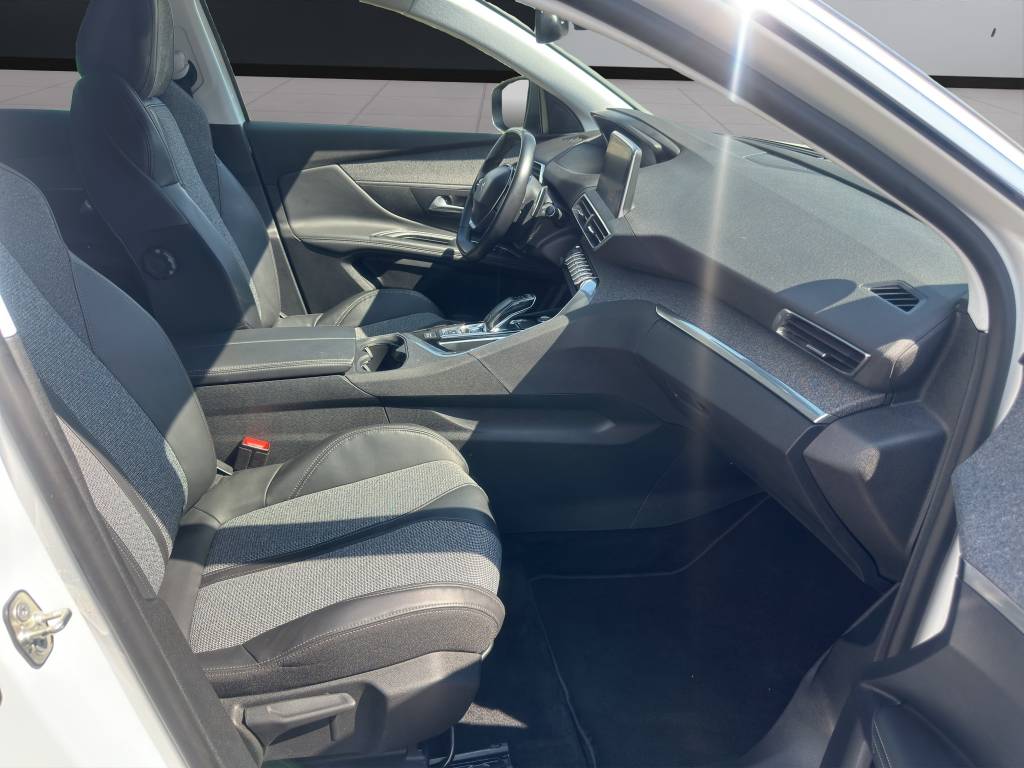 PEUGEOT 3008 1.2 PureTech Allure EAT-image-10