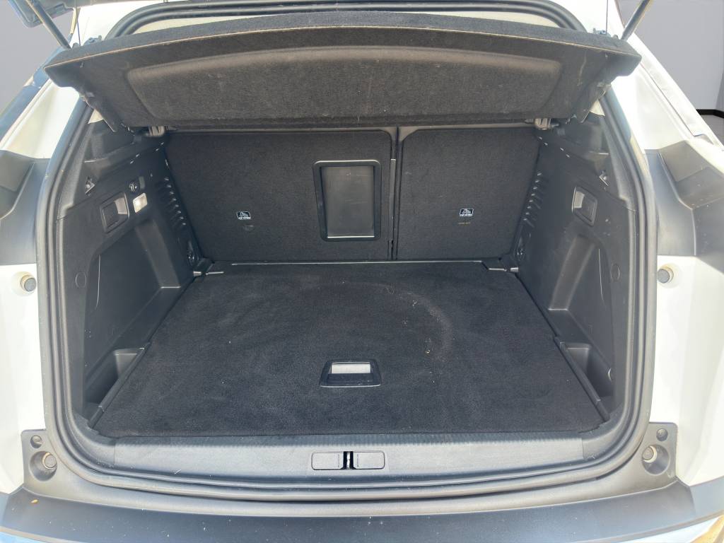 PEUGEOT 3008 1.2 PureTech Allure EAT-image-11