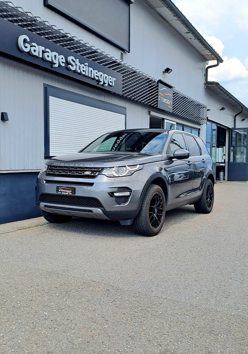 LAND ROVER Discovery Sport 2.0 Si4 SE AT9 inkl. AHK 2000kg-image-0