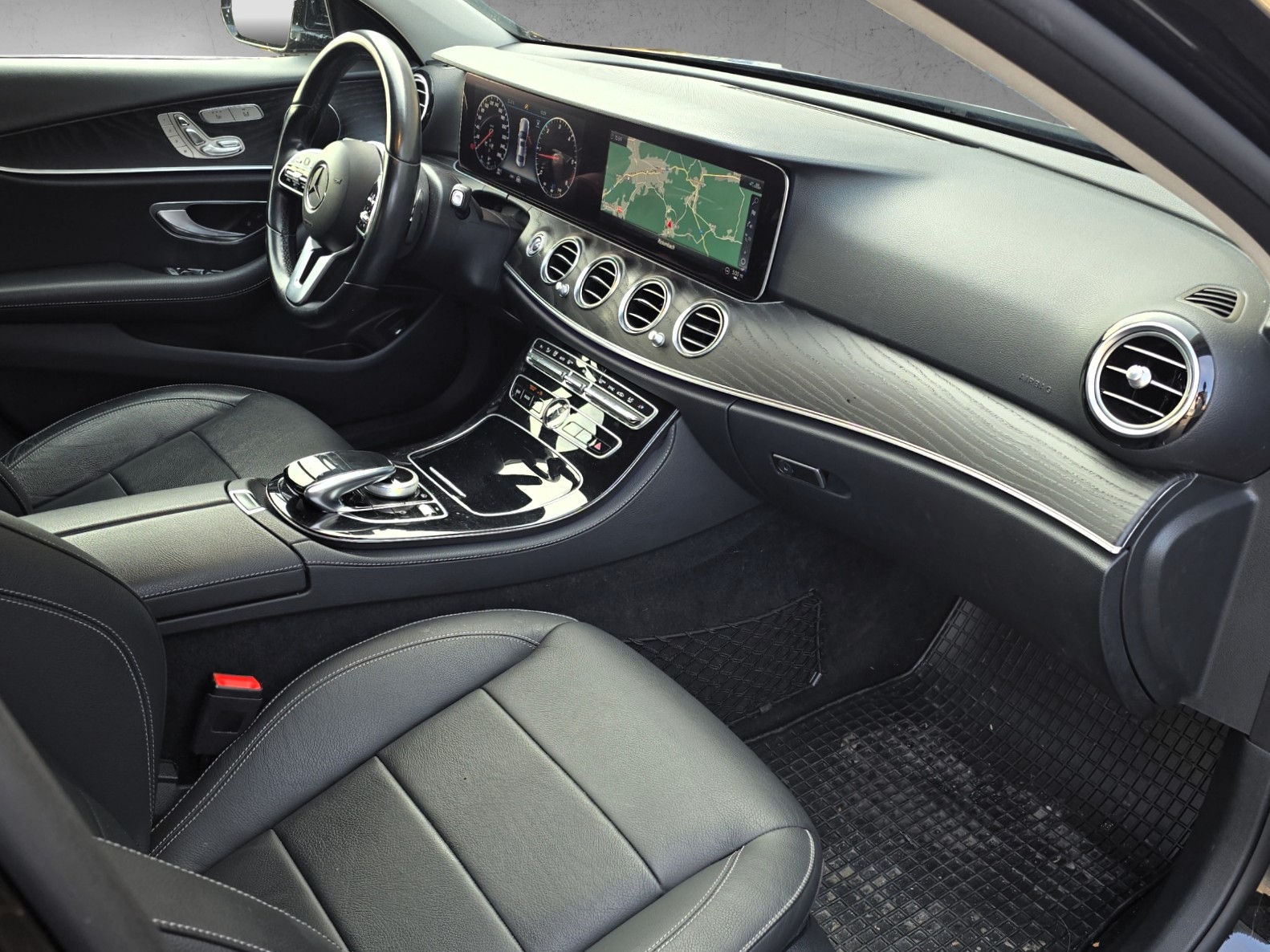 MERCEDES-BENZ E 220 d Avantgrde 4Matic 9G-Tronic-image-1
