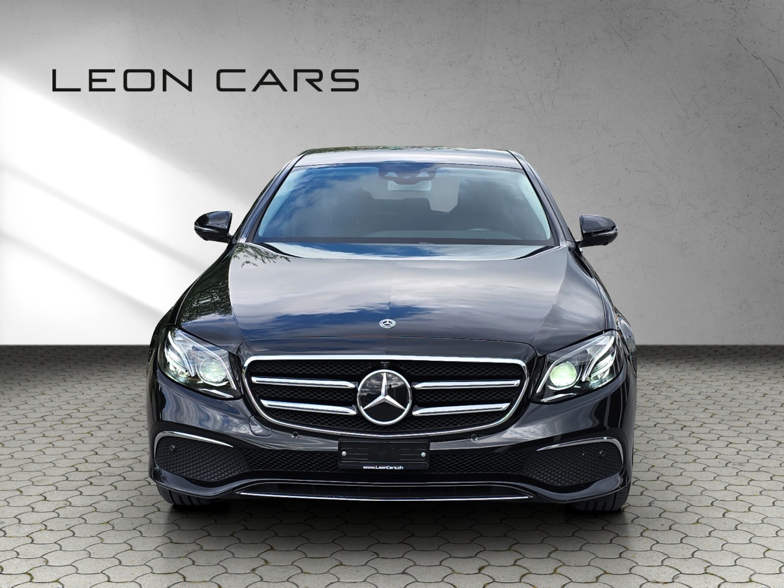 MERCEDES-BENZ E 220 d Avantgrde 4Matic 9G-Tronic-showroom-element-1