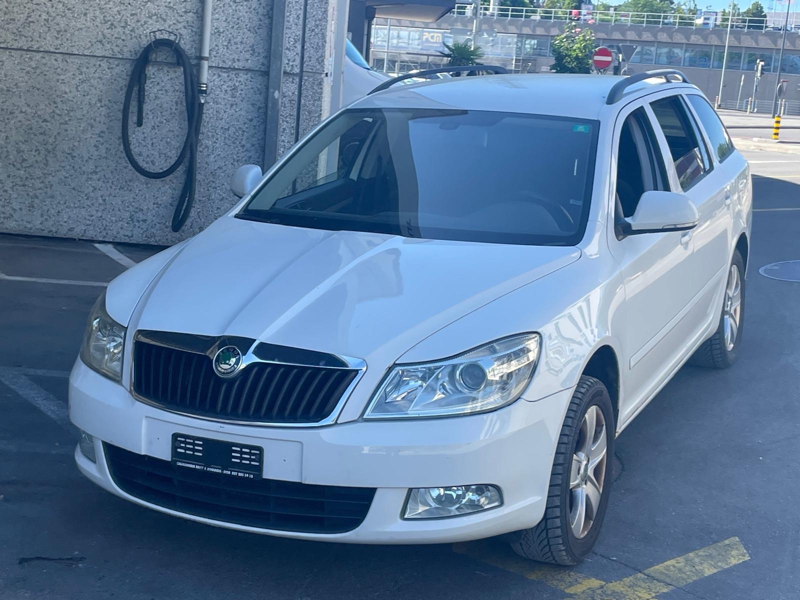 SKODA Octavia Combi 1.8 TSI Laurin & Klement 4x4-image-0