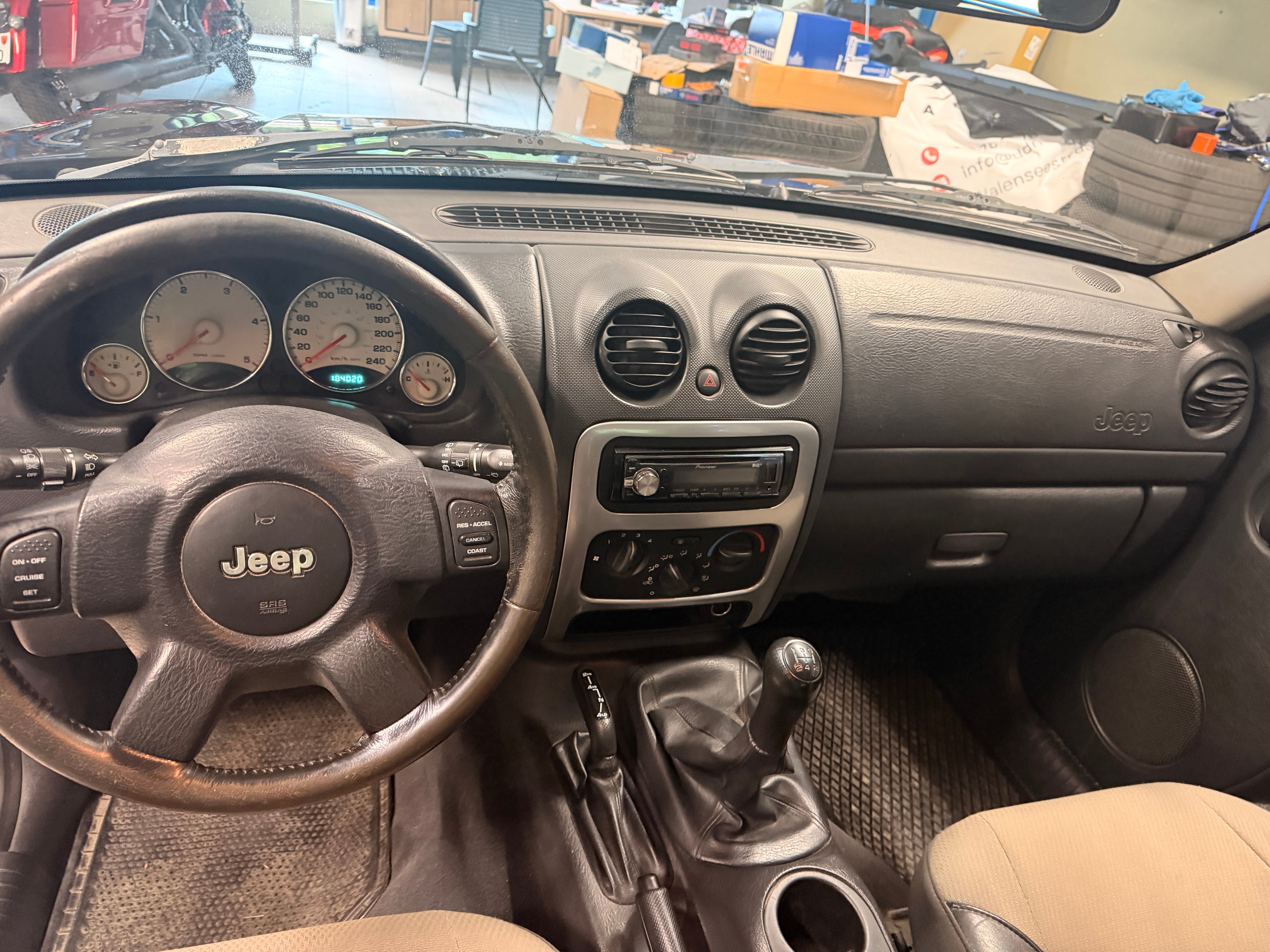JEEP Cherokee 2.5 CRD Limited — slika 5