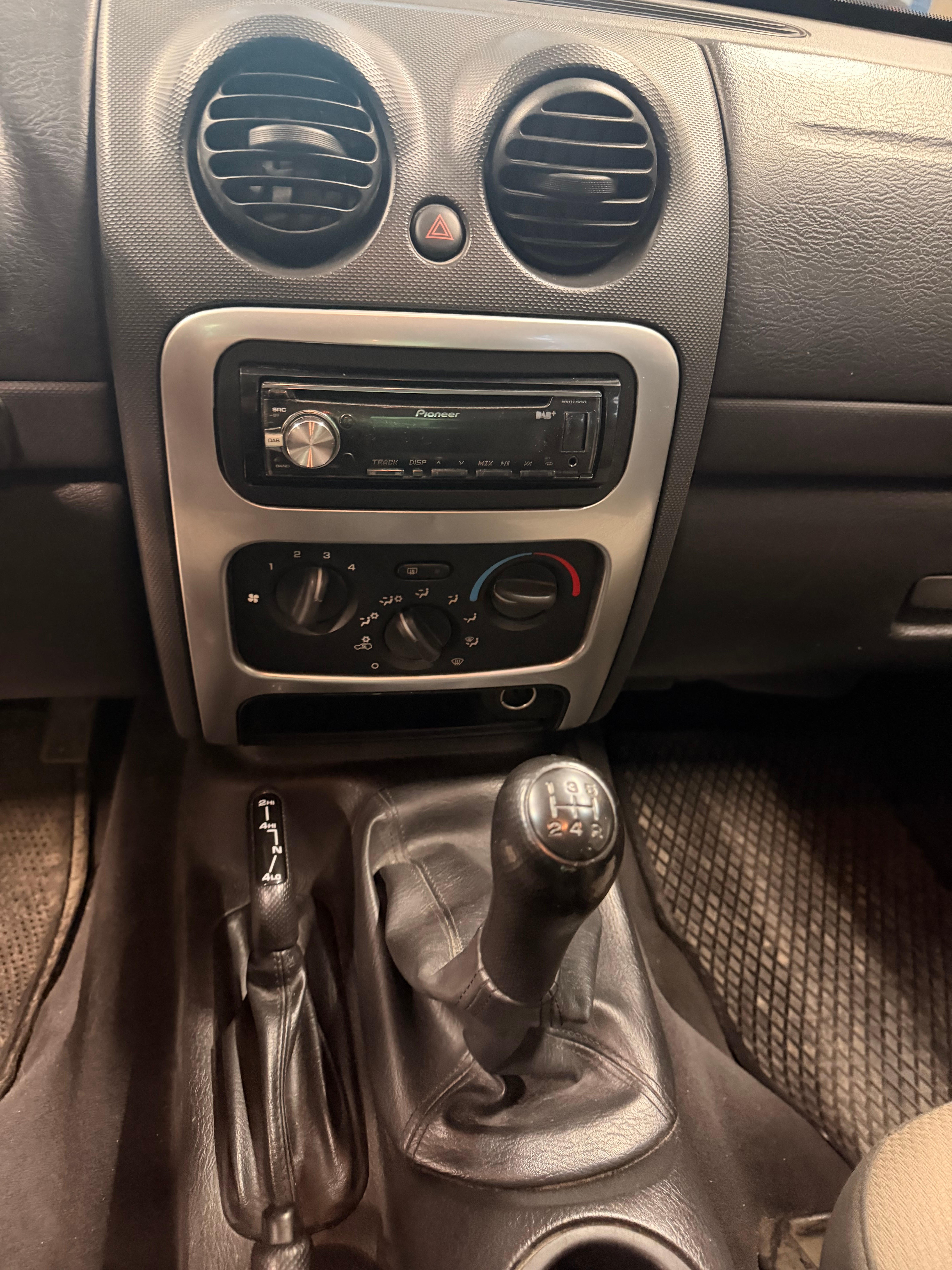 JEEP Cherokee 2.5 CRD Limited — slika 6