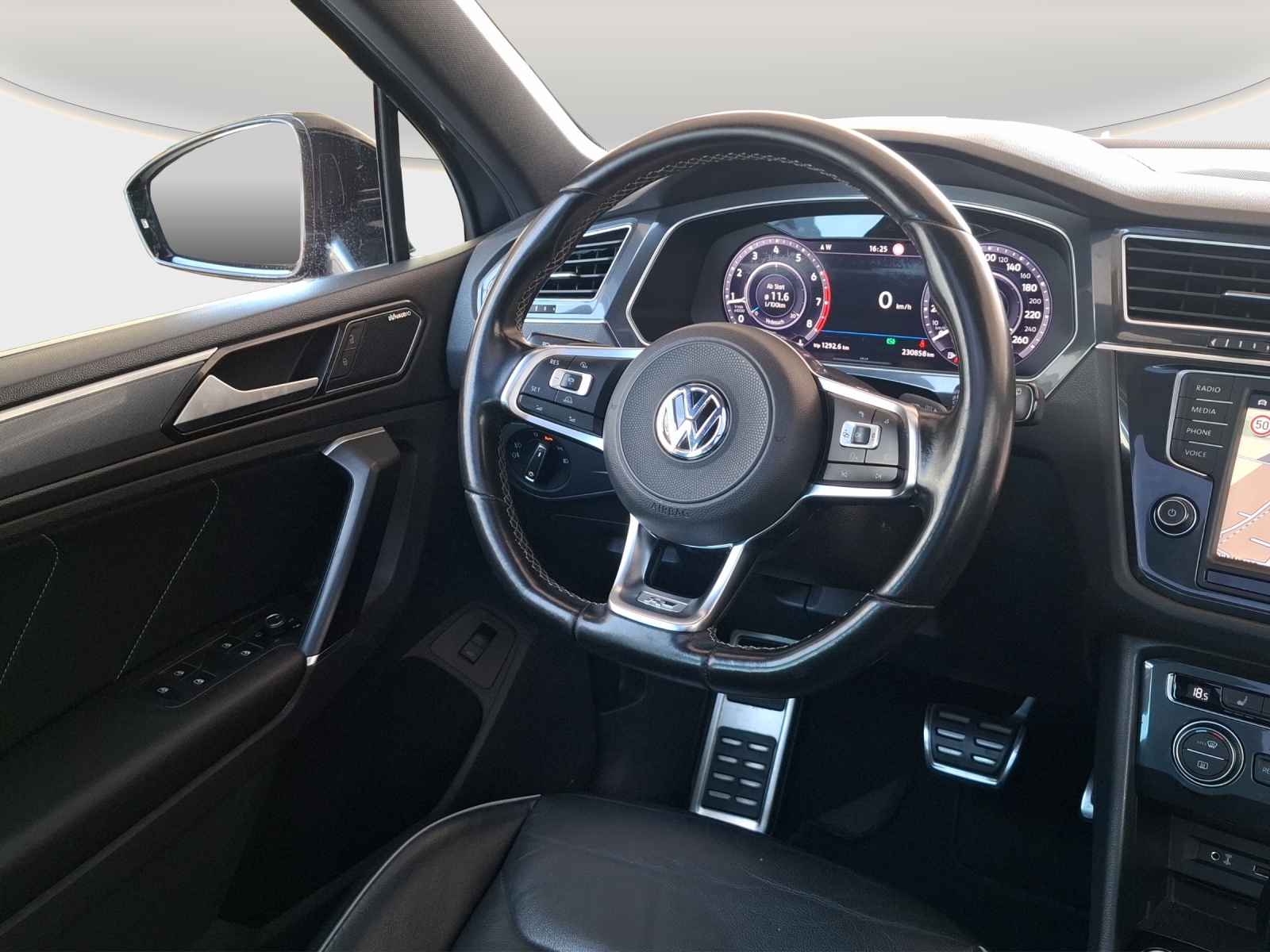 VW Tiguan 2.0TSI R Line Highline 4Motion DSG-image-14