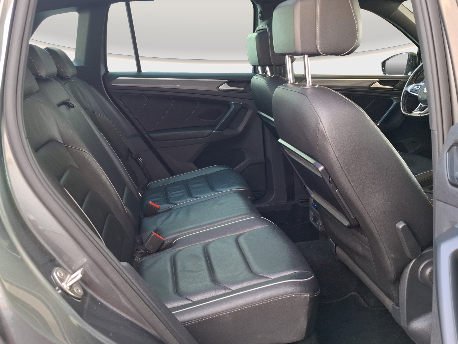 VW Tiguan 2.0TSI R Line Highline 4Motion DSG-image-10