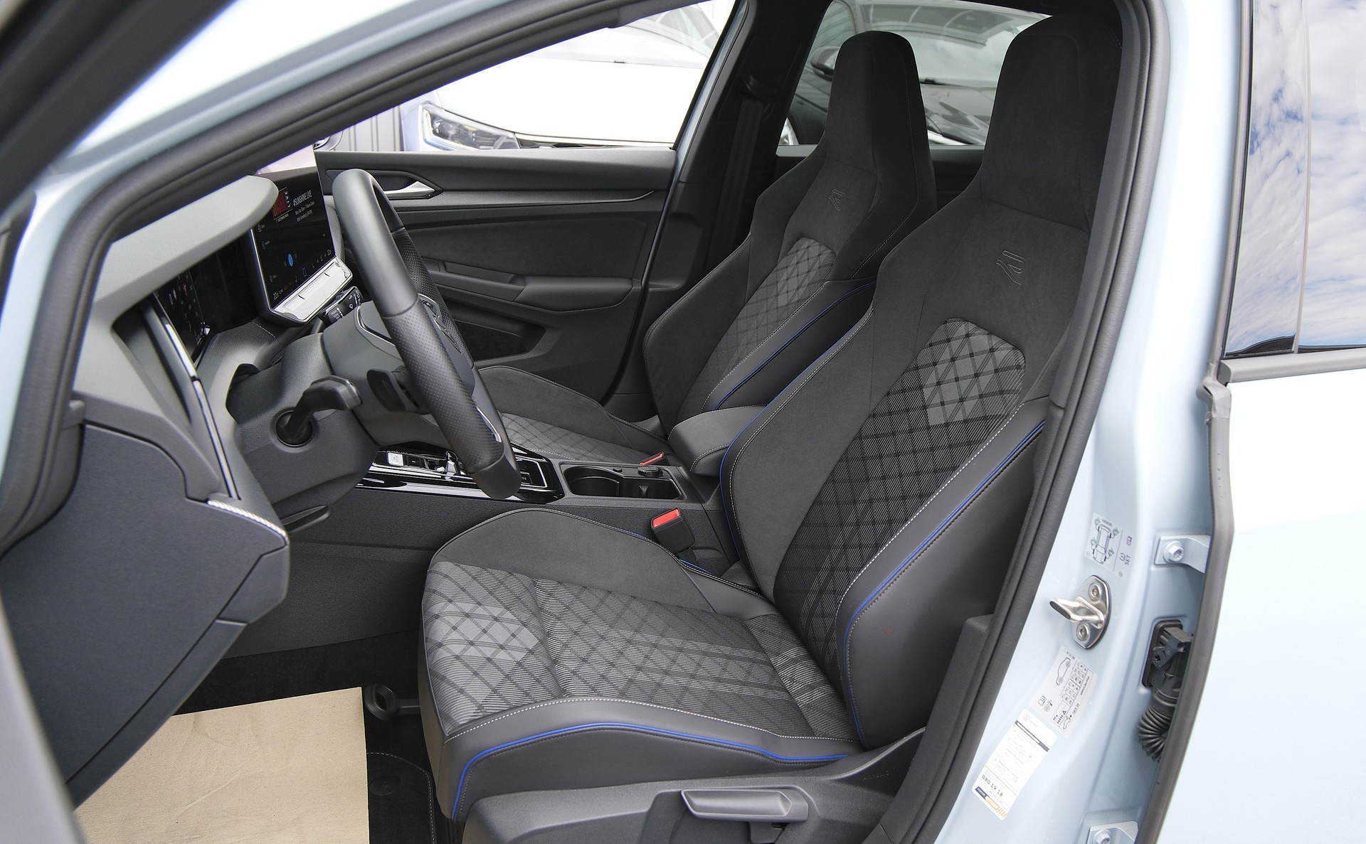 VW Golf 1.5 e TSI mHEV R-Line DSG * Black Style *-image-3