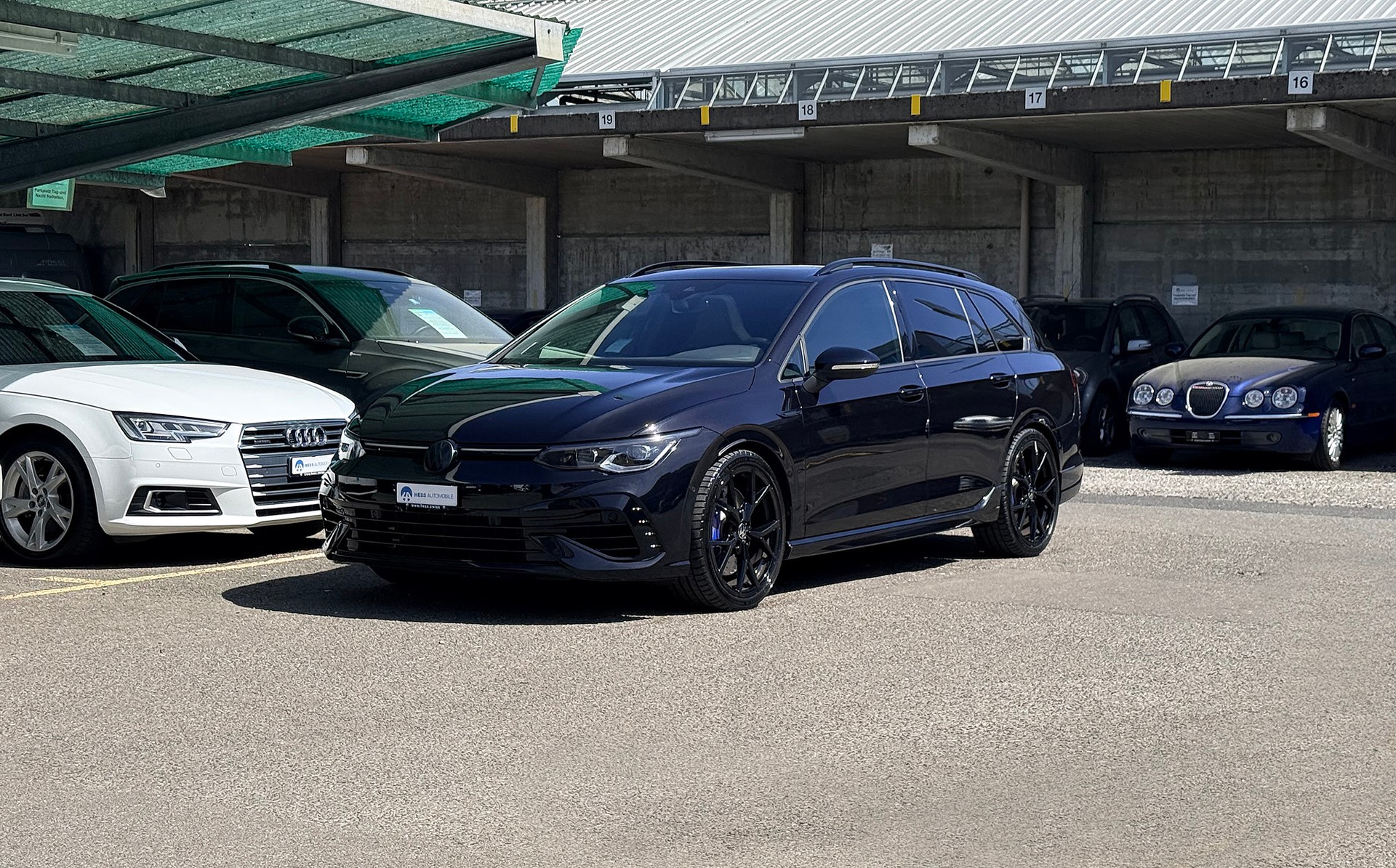 VW Golf Variant 2.0 TSI R DSG 4Motion 320 PS-image-0