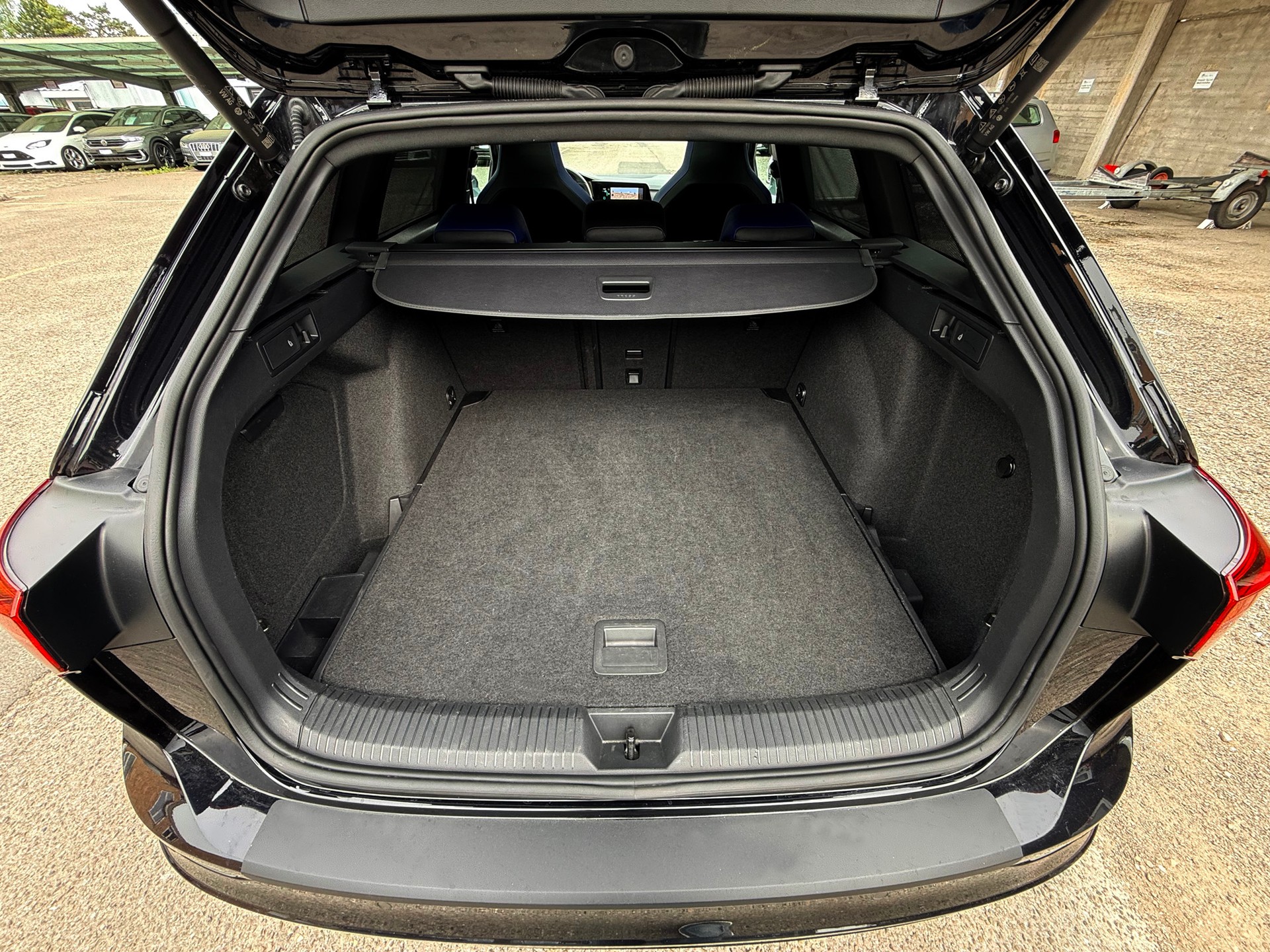 VW Golf Variant 2.0 TSI R DSG 4Motion 320 PS-image-21