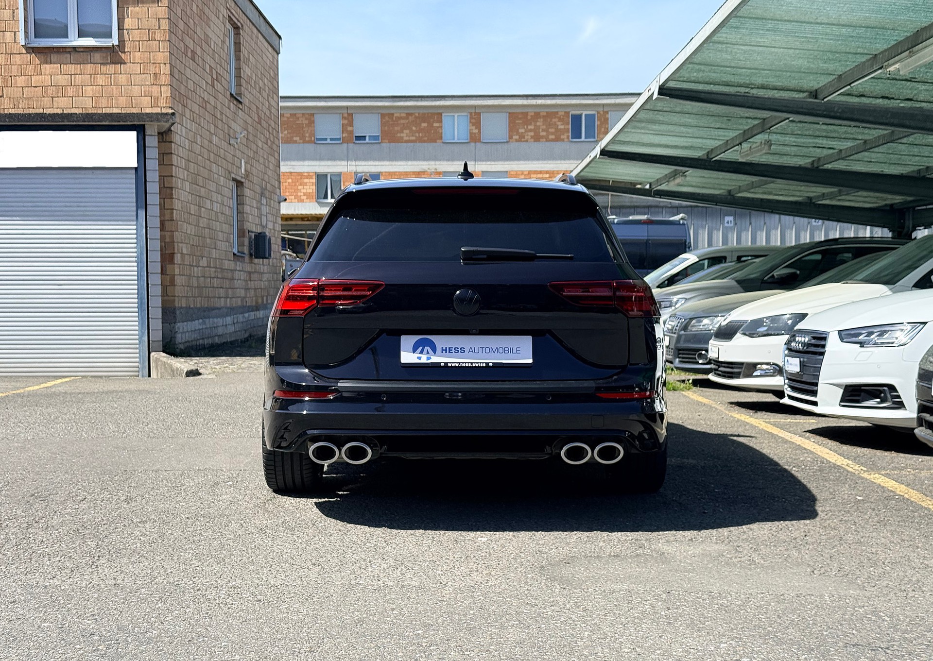 VW Golf Variant 2.0 TSI R DSG 4Motion 320 PS-image-15