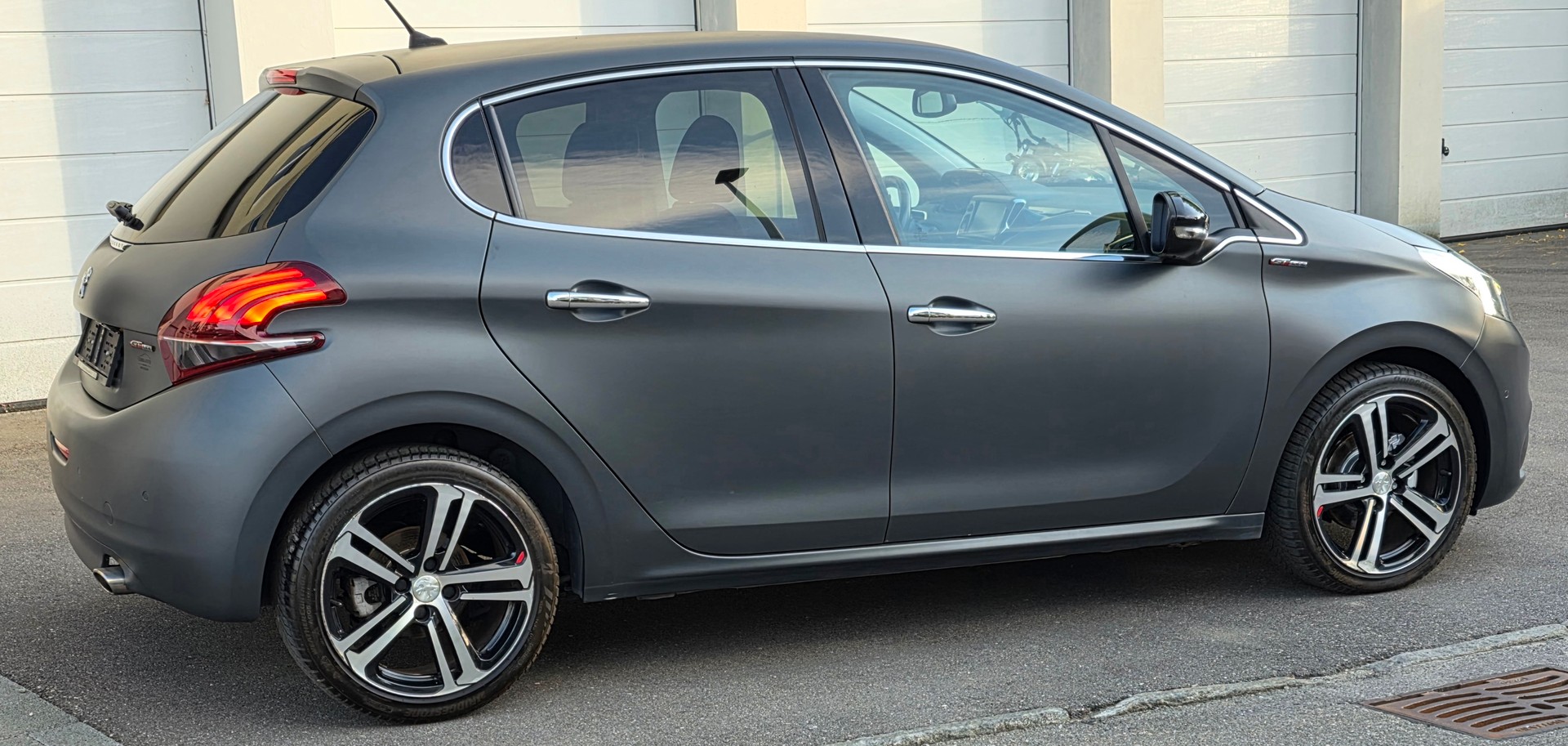PEUGEOT 208 1.2 PureTech GT Line EAT6-image-7