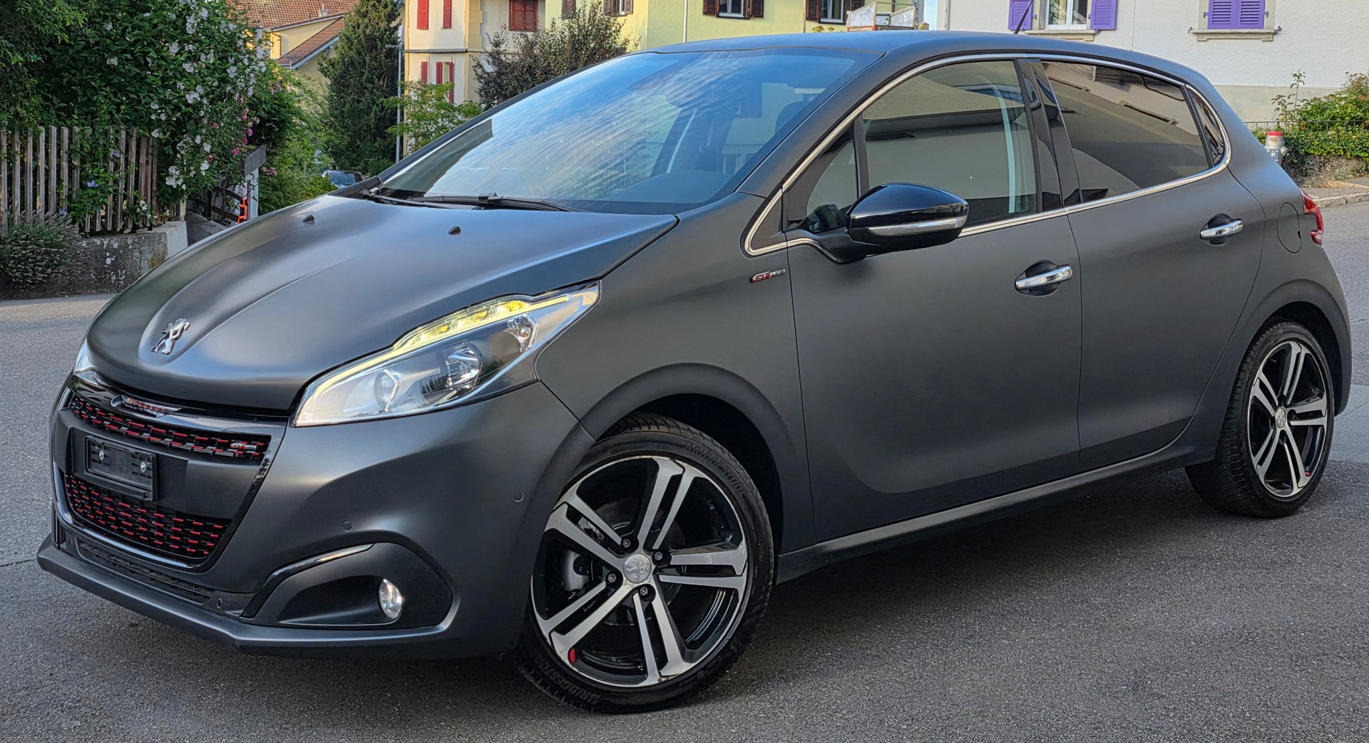 PEUGEOT 208 1.2 PureTech GT Line EAT6-image-2