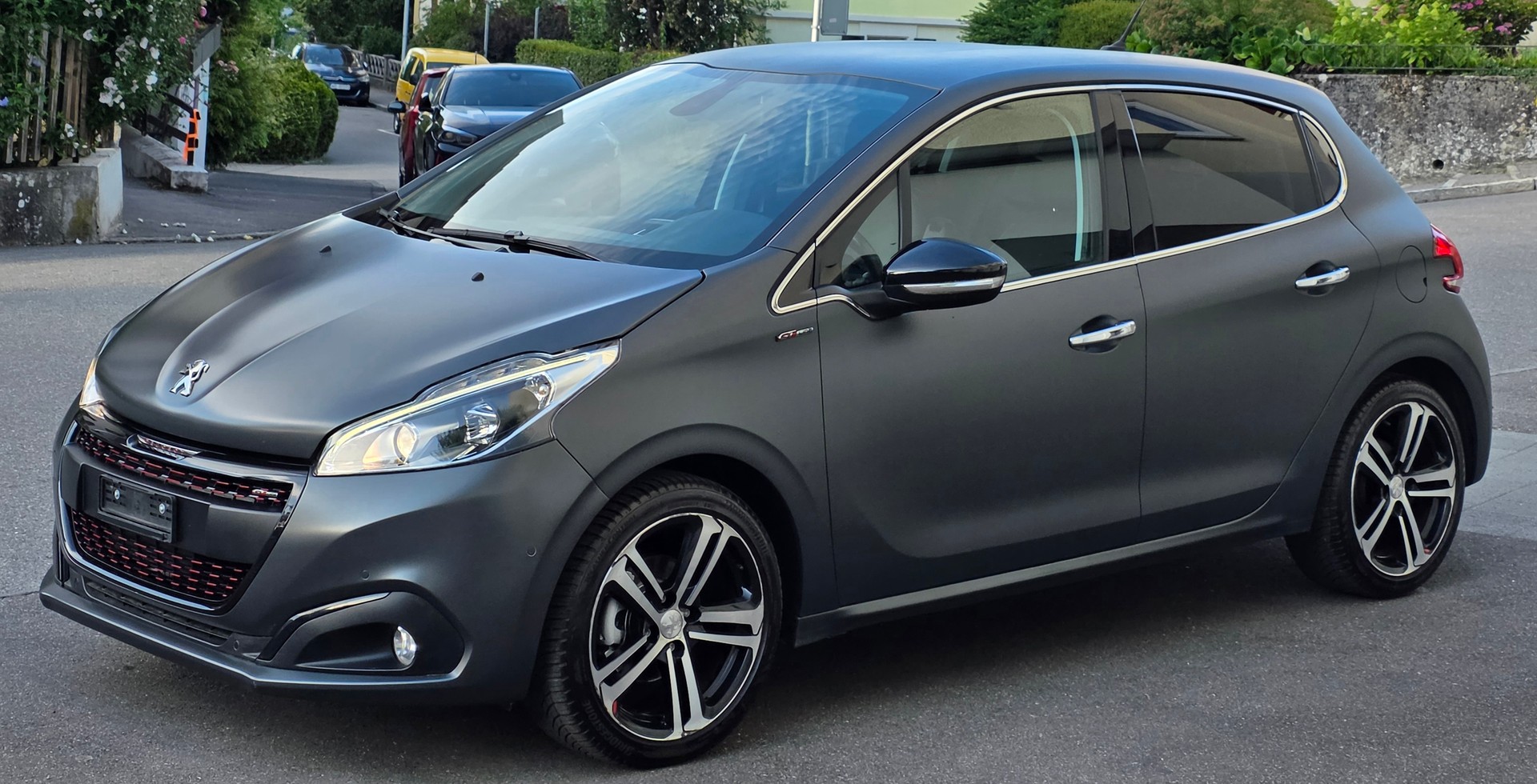 PEUGEOT 208 1.2 PureTech GT Line EAT6-image-11