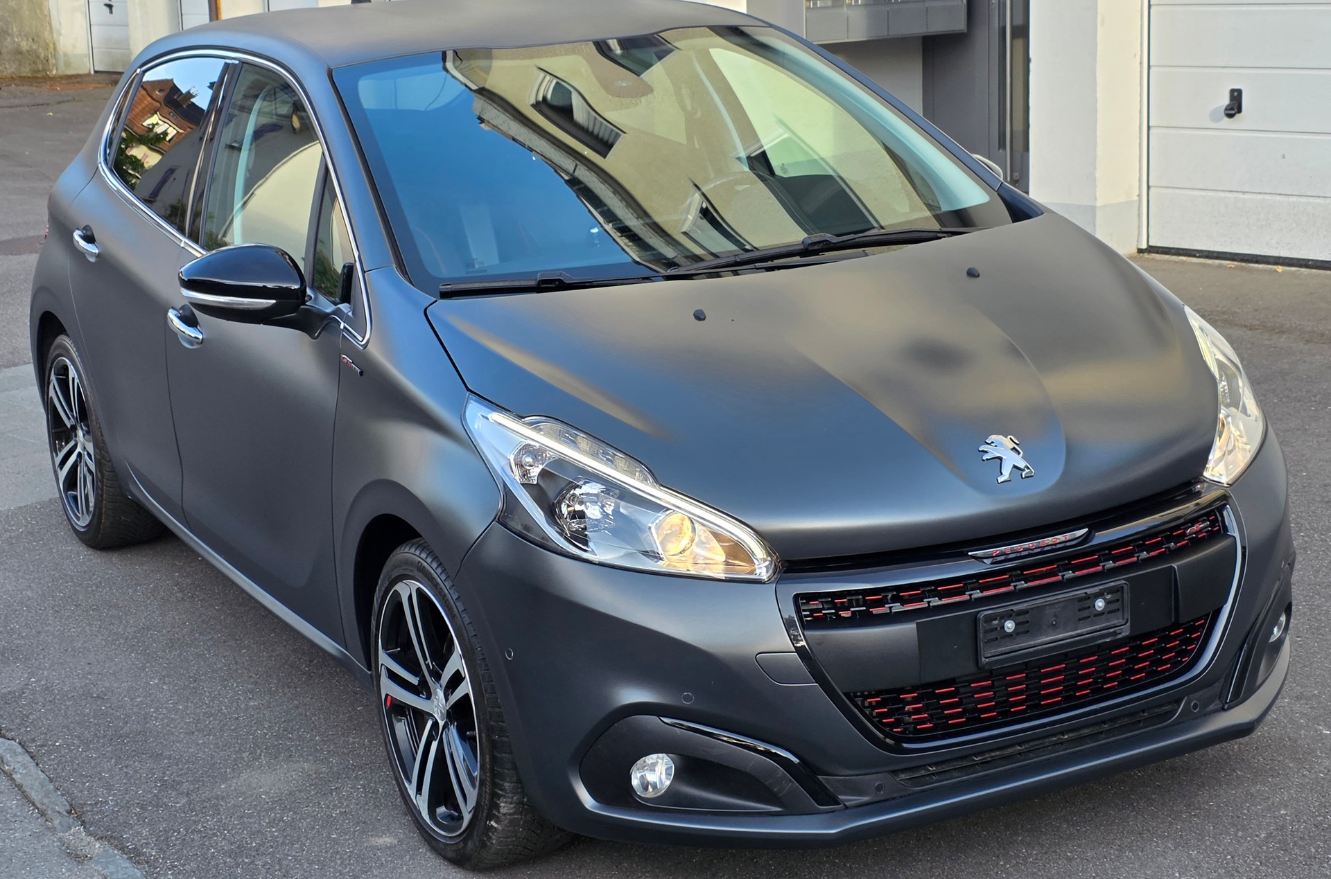 PEUGEOT 208 1.2 PureTech GT Line EAT6-image-5