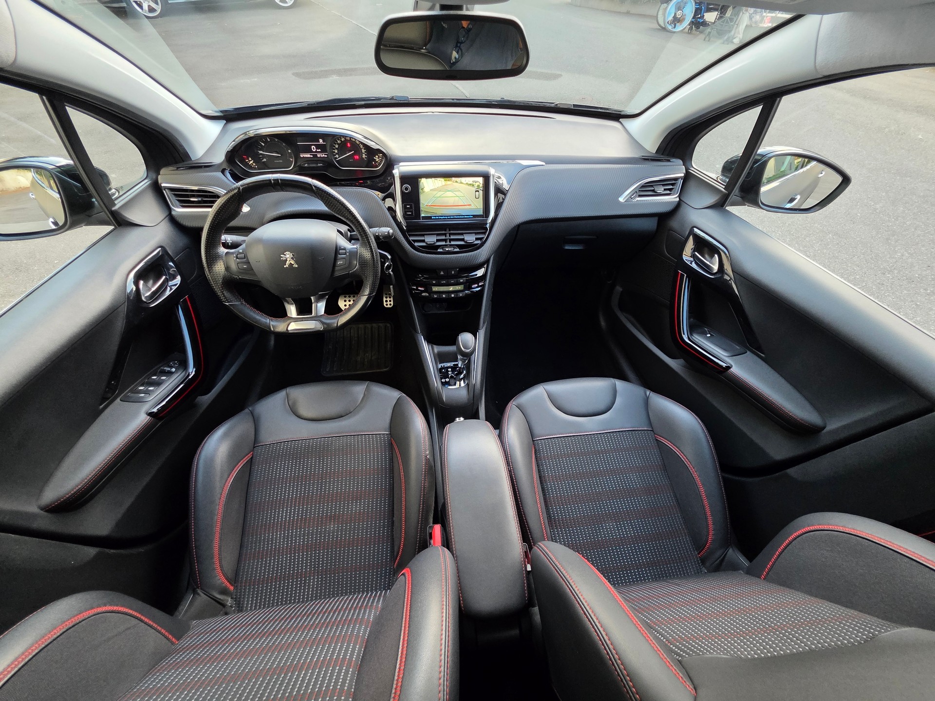 PEUGEOT 208 1.2 PureTech GT Line EAT6-image-13