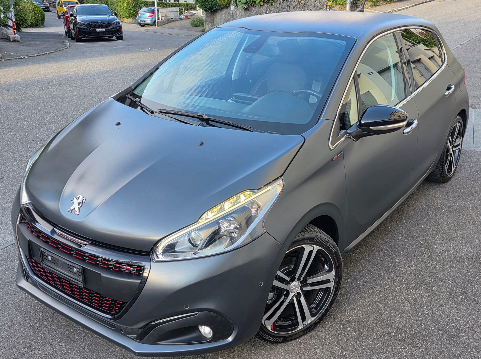 PEUGEOT 208 1.2 PureTech GT Line EAT6-image-4