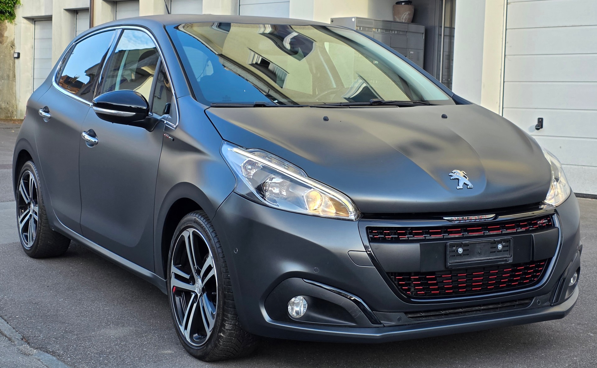 PEUGEOT 208 1.2 PureTech GT Line EAT6-image-10