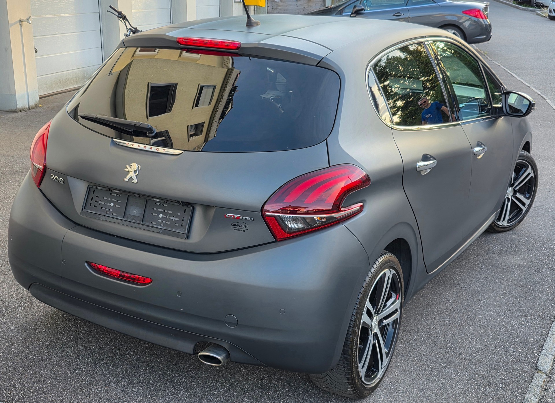 PEUGEOT 208 1.2 PureTech GT Line EAT6-image-6